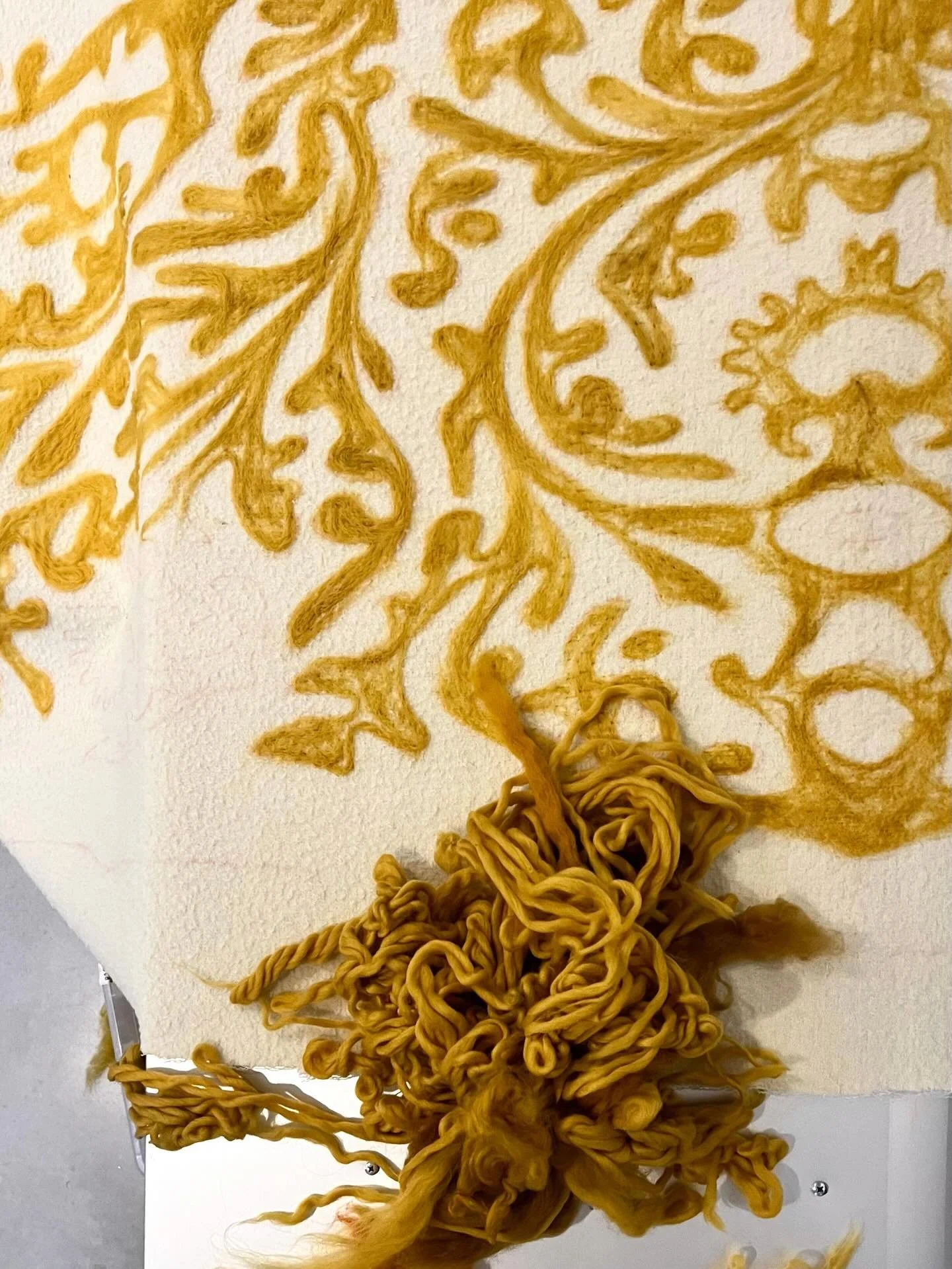 When talent is supported with the right tools and resources there is no limit to creativity! This stunning textile work was created on the feltloom in the Lottozero Lab by the very gifted Viola @occhinelblu! The feltloom is a versatile and fun textil