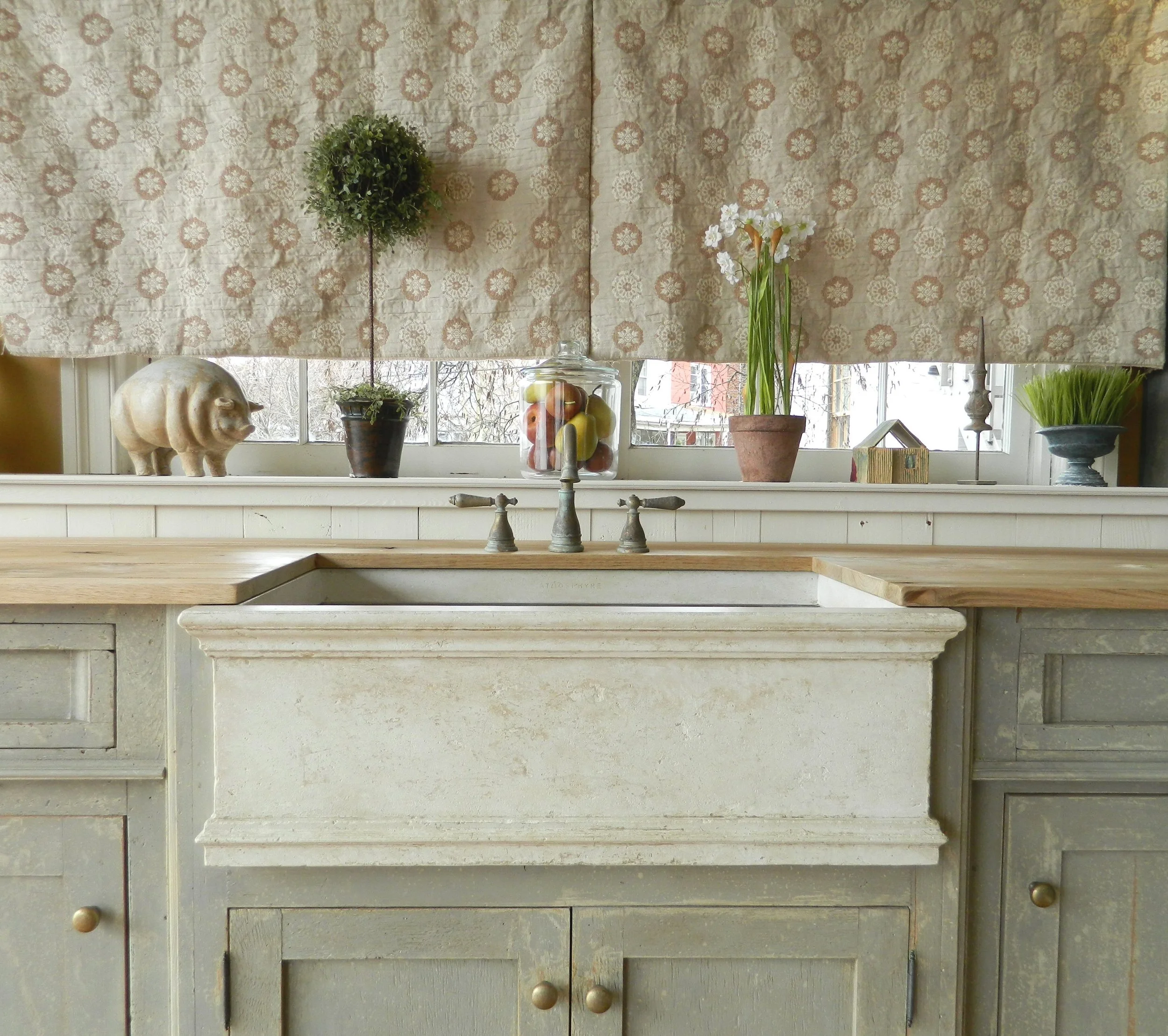 Farmhouse sink