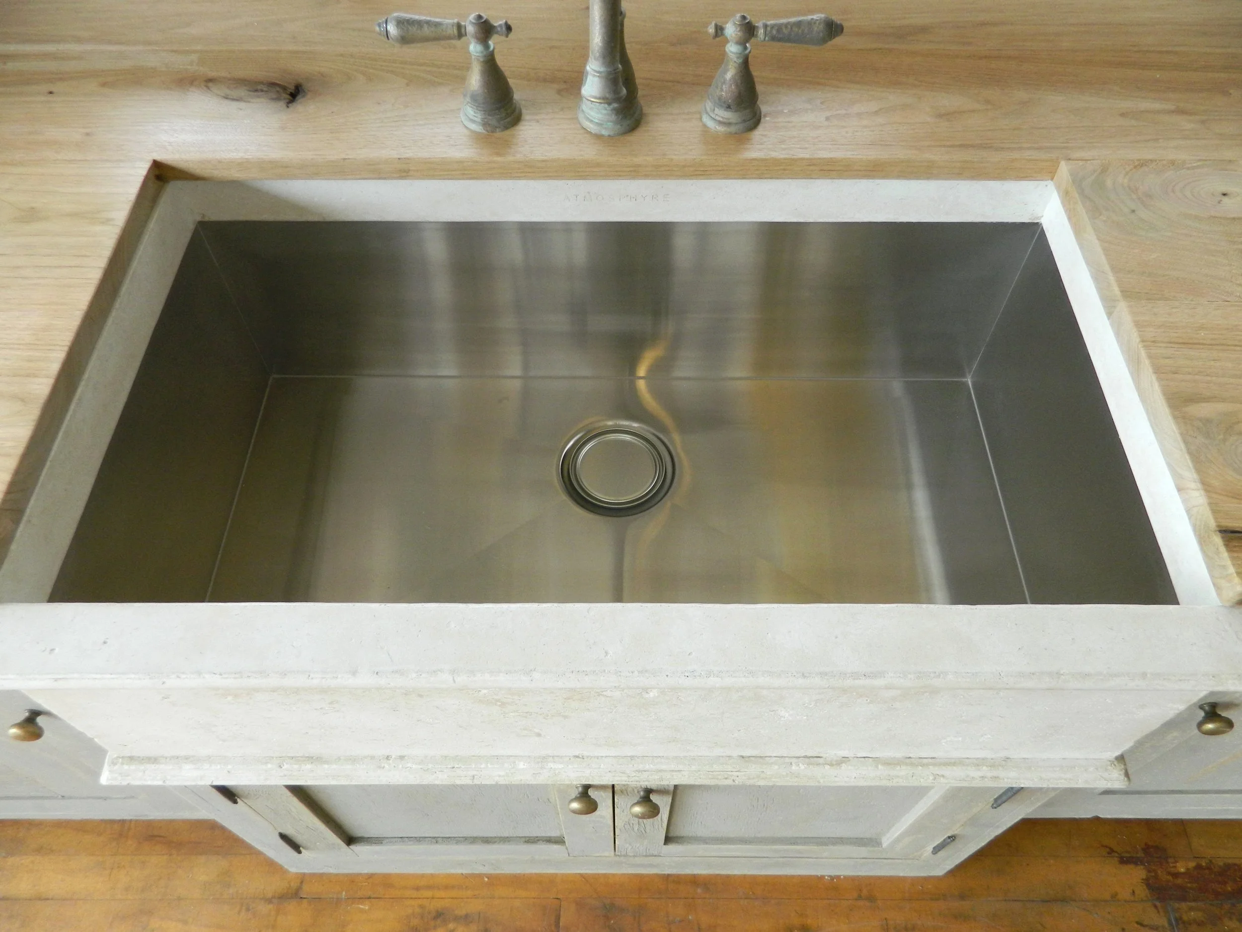 Farmhouse sink