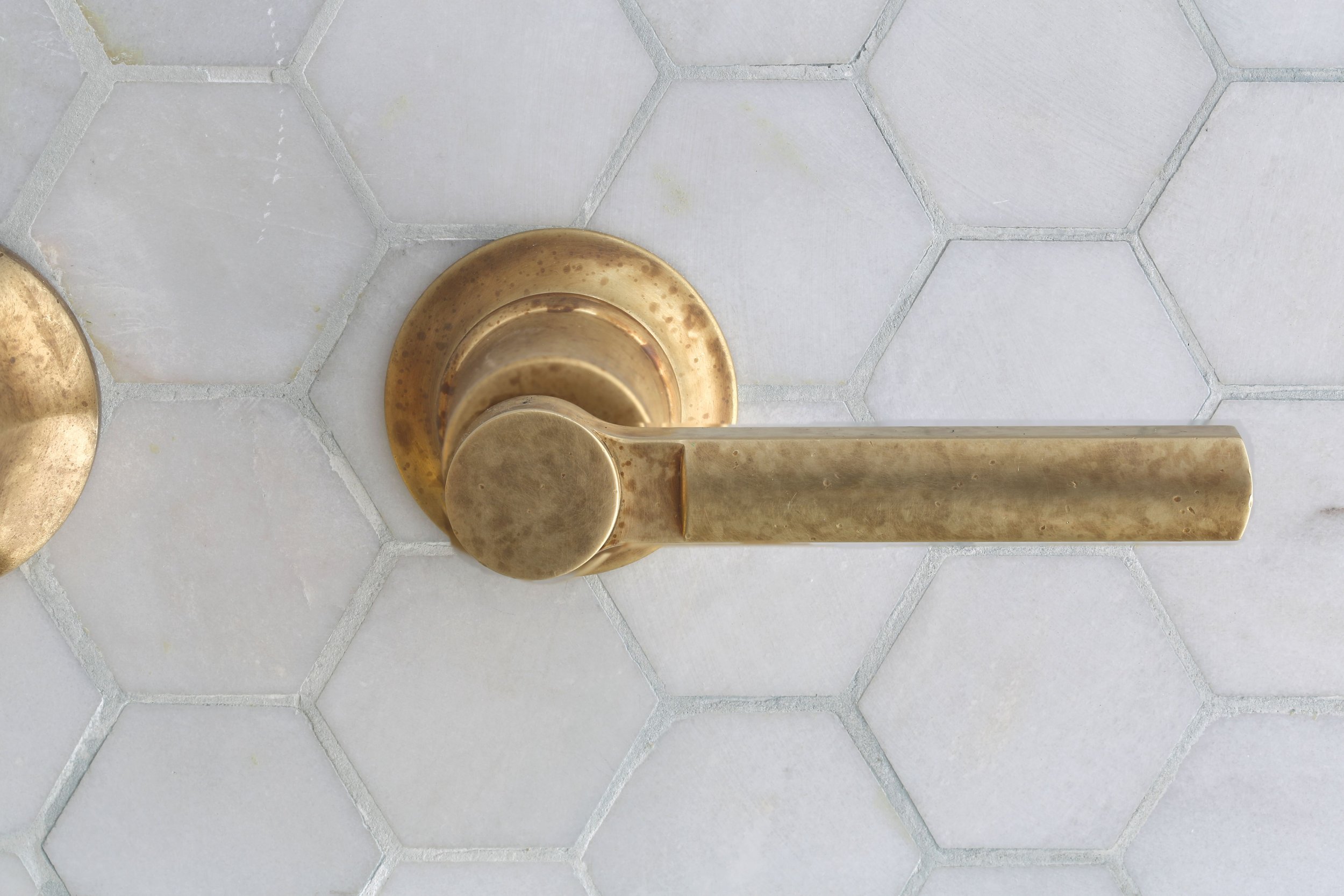 bathtub wall filler 030.JPG