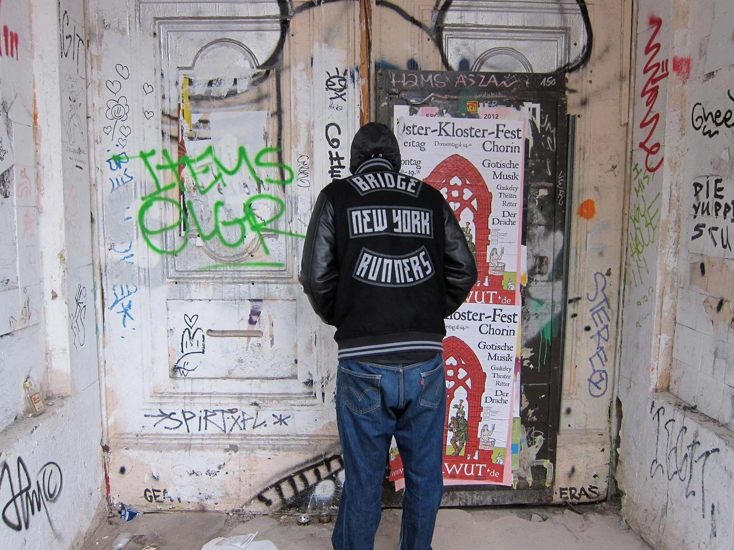 "Mike Saes." 2012