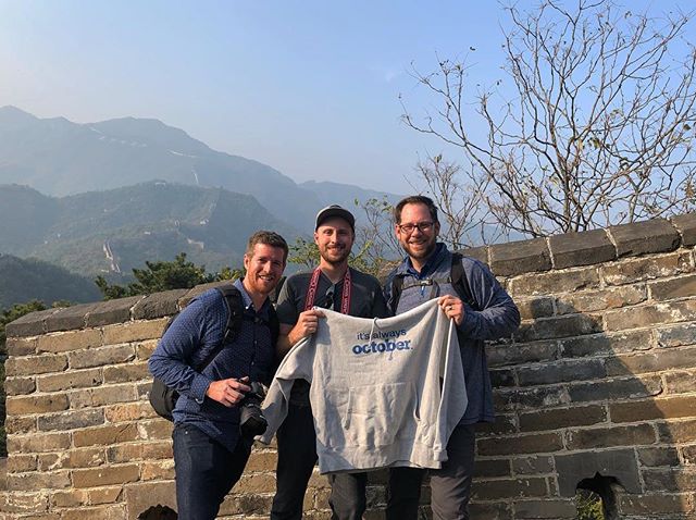October Crew hiking the Great Wall of China near the mountain town of Mutianyu...
.
.
.
.
.
.
.
.
.
.

#itsalwaysoctober 
#nofilter #shotoniphone #team 
#producer #dp #worktravel #worktrip #havefun 
#production #october #octoberworldwide
#hoodie #swa