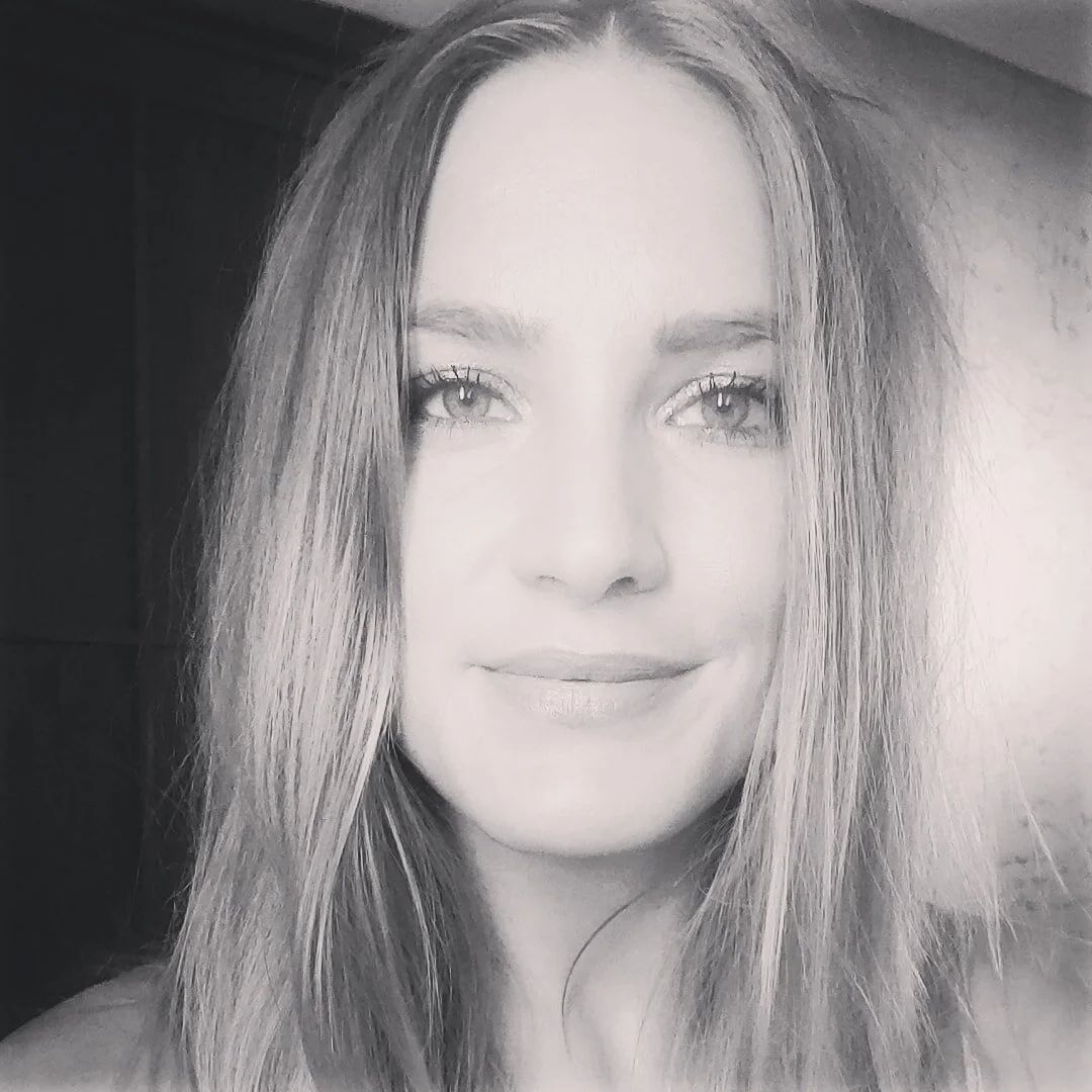 Rachel’s Healthy Reset Button is exactly what it promises. It will reset you for a healthy new lifestyle- if you trust the process. Before I started the course I used to stay up late, wake up late and rush my routine in the morning- with