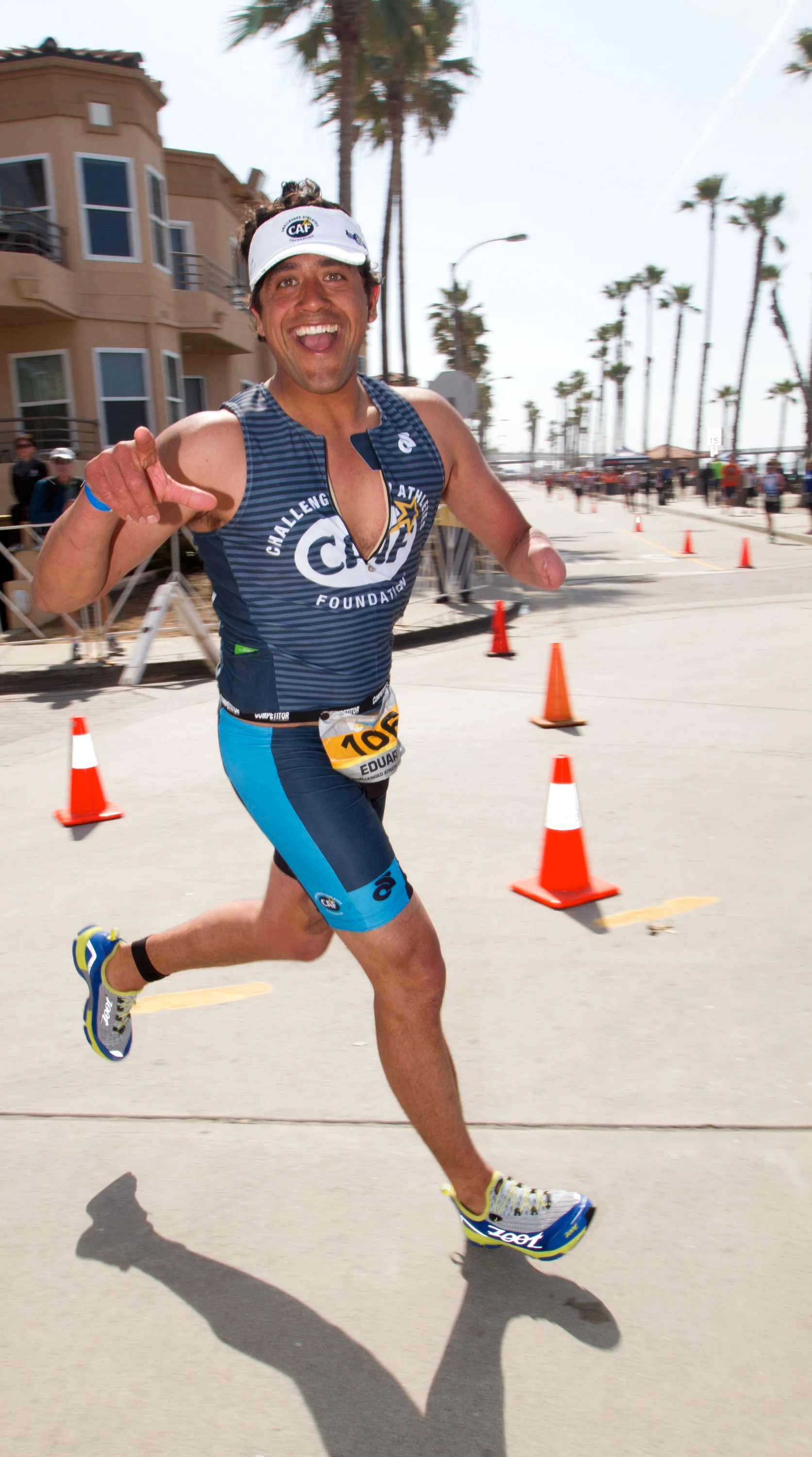 Eduardo coming into the finish line at the end of his first Half Ironman.