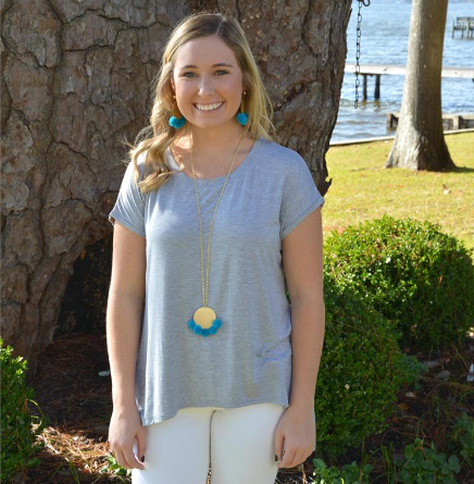 Pom Pom Disc Necklace Girl.png