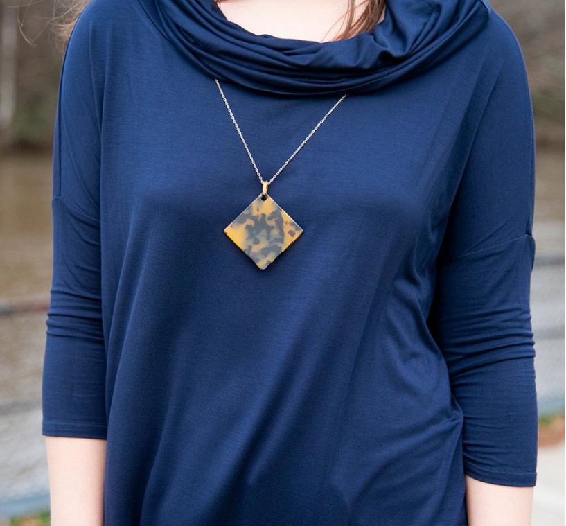 Tort Disc Square Necklace Model.png