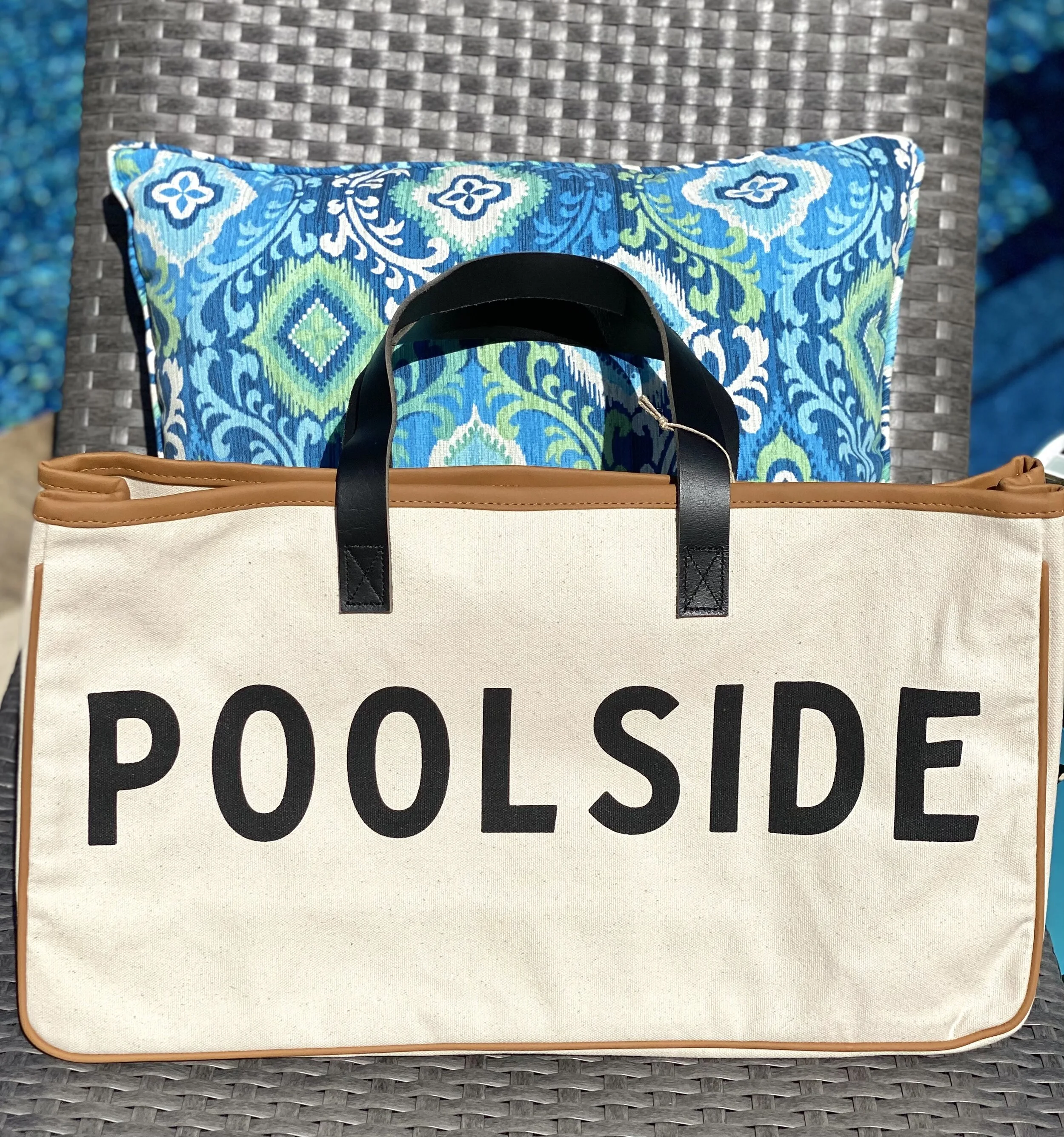 poolside tote close.jpg