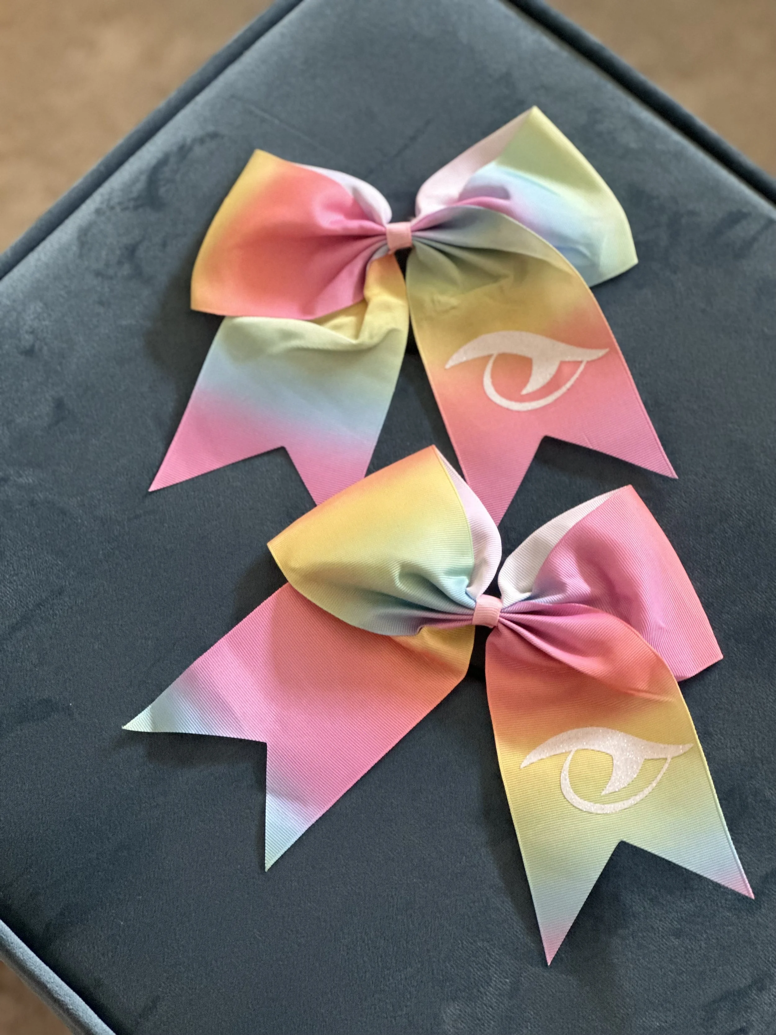 rainbow bow w gator eye.jpeg