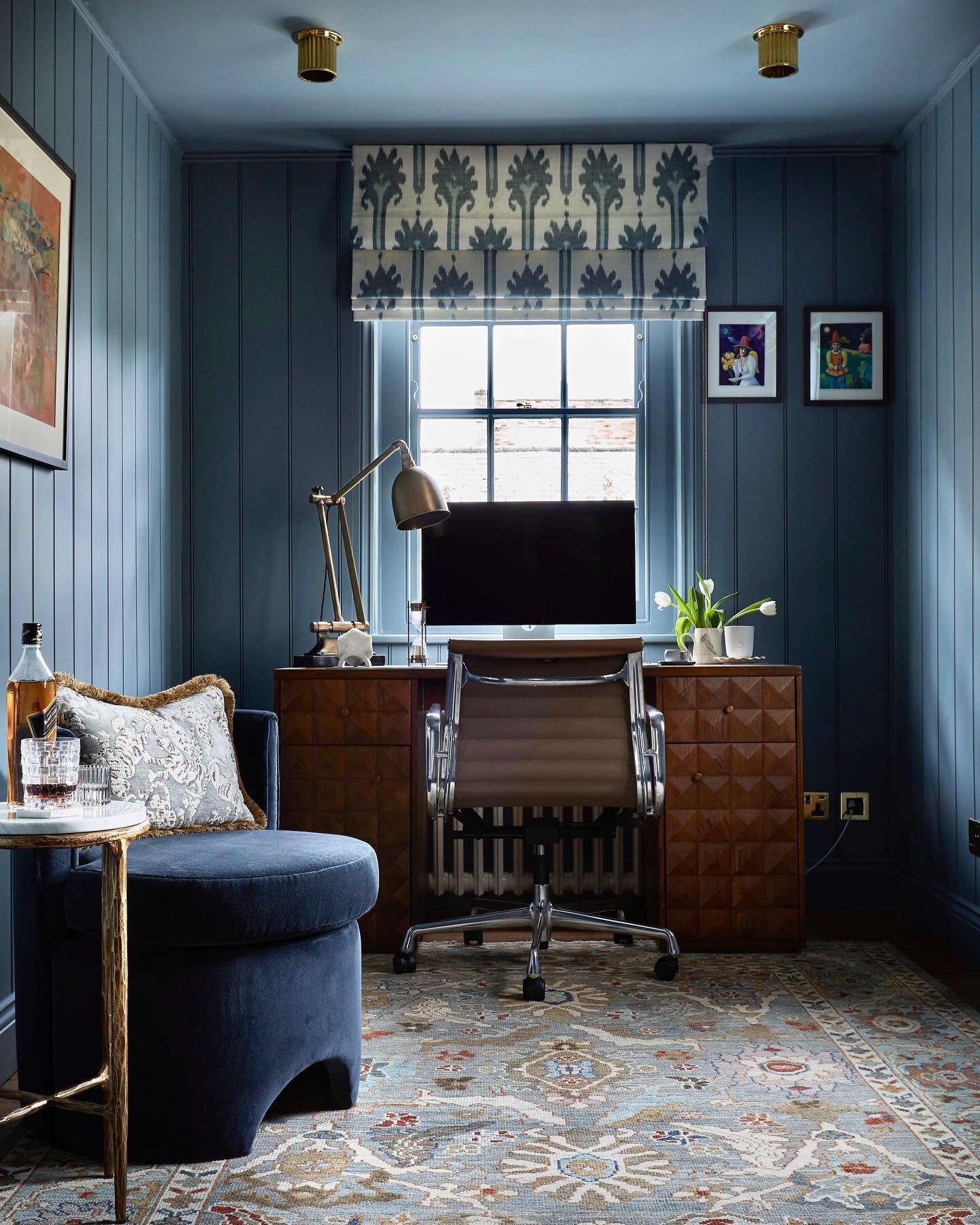 And finally No.3 of my home office trilogy. Lovely rich deep blue panelling in this very sophisticated home office. Which is your favourite?

Design by @frankandfaber 
Photos by me