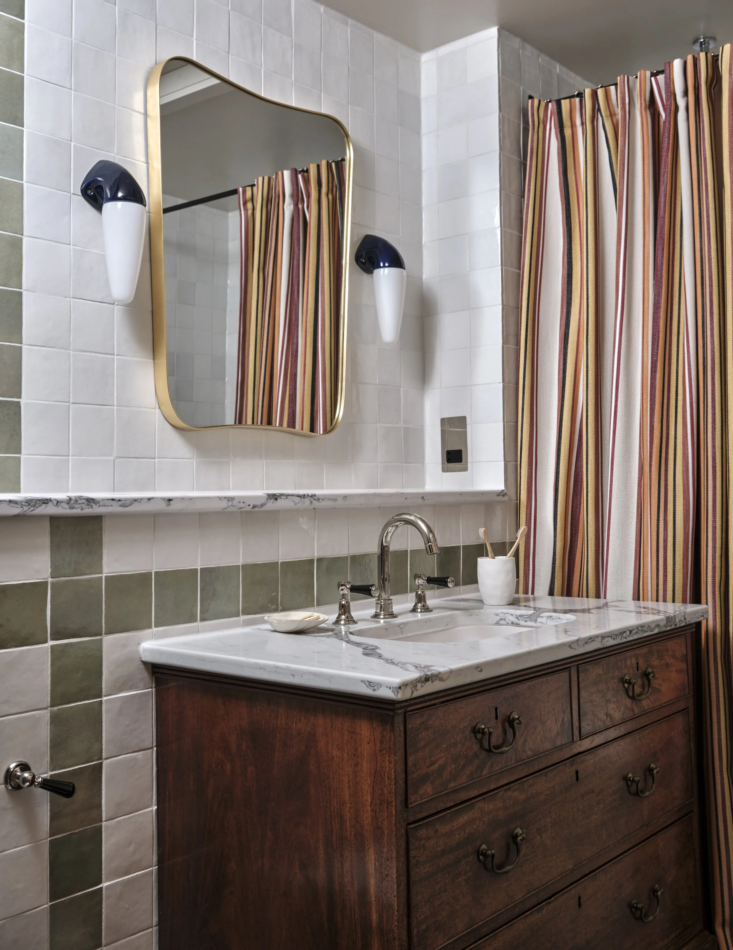 Polly Ashman_24.10.14_The Bowery_Bathroom 6.jpg