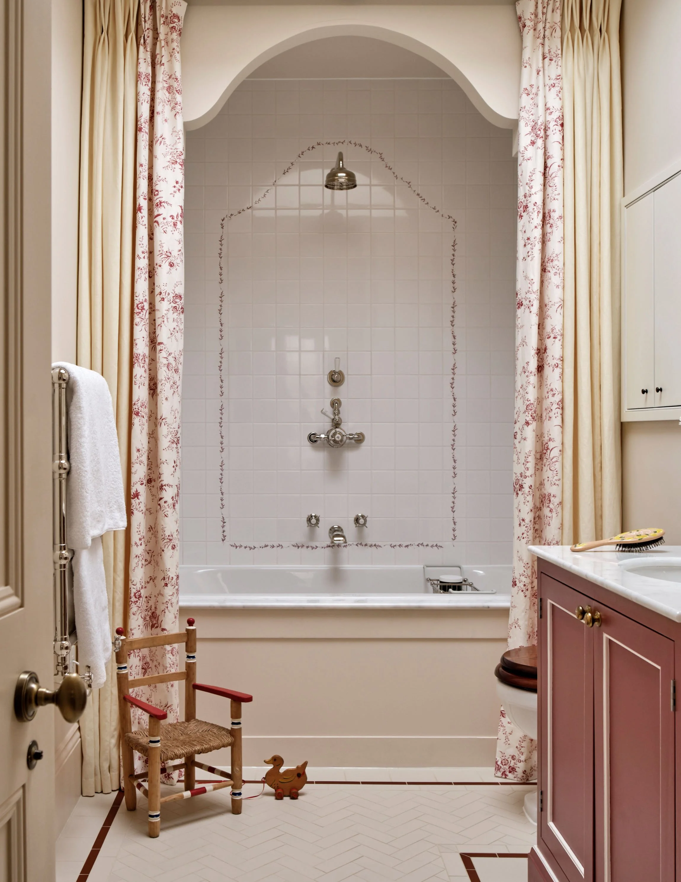 Philamena_2024.10.21_westbourne grove3546_amended-cropped.jpg