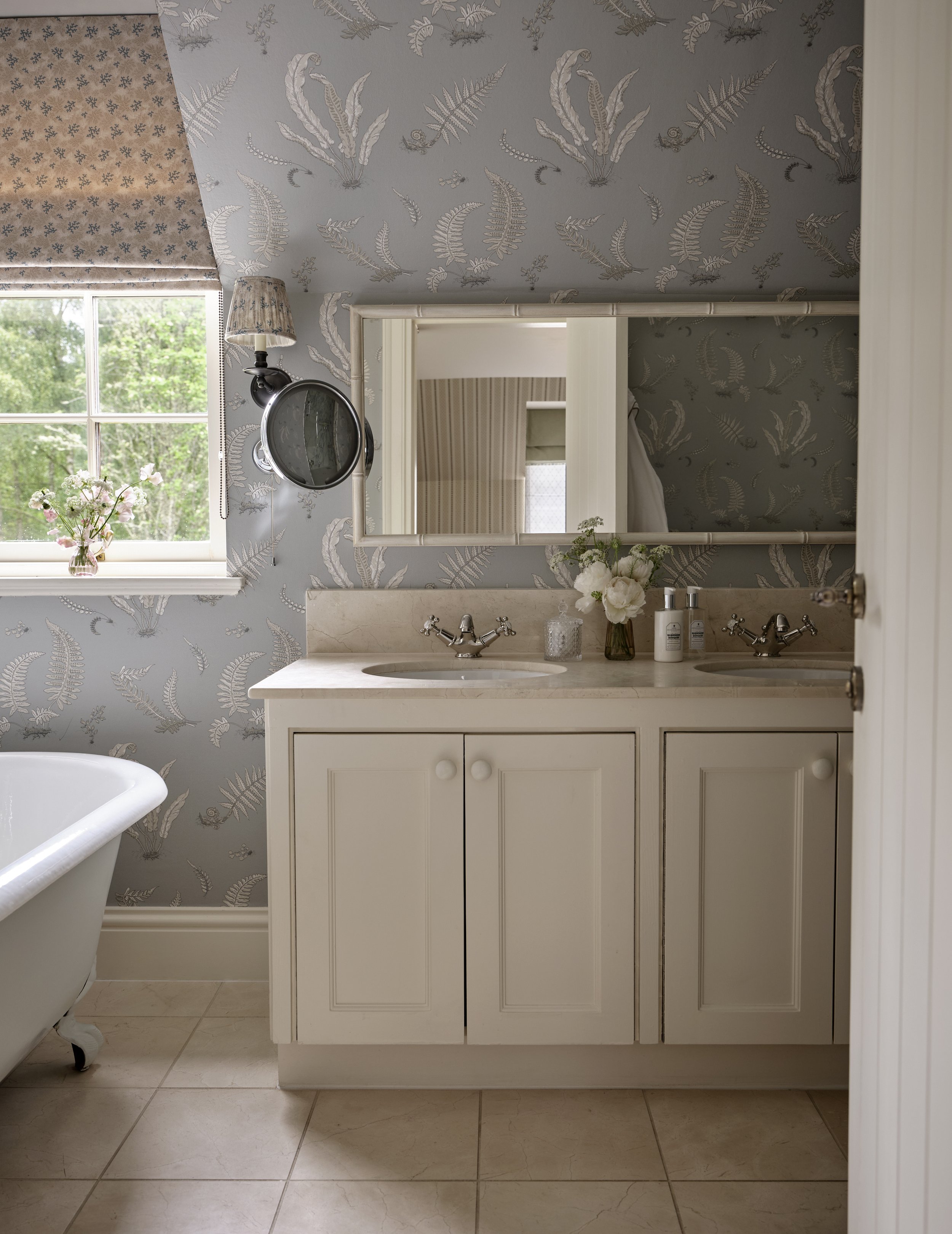 CW_25.05.28_Bedroom 1_bathroom_02.jpg