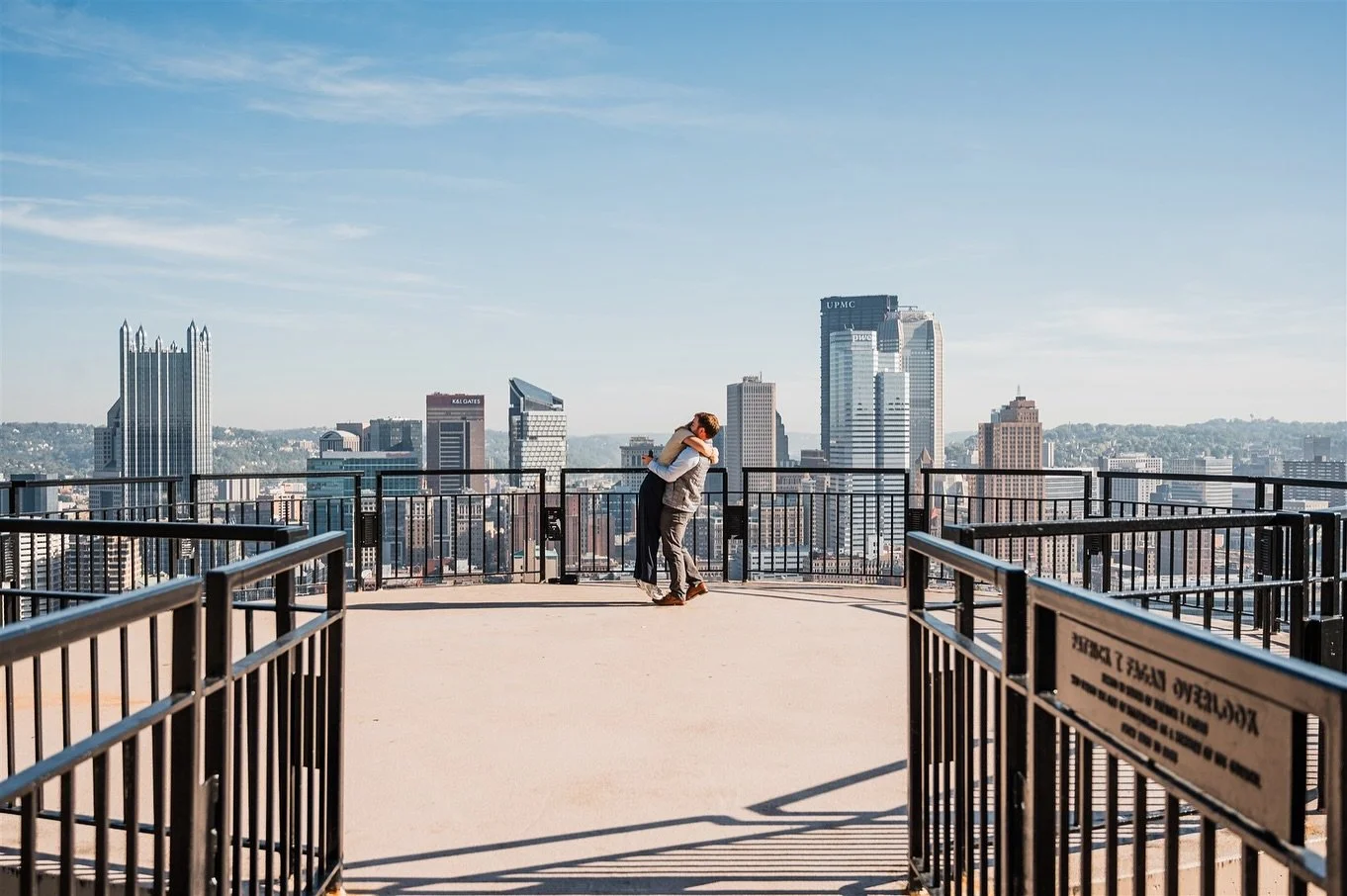 Being totally surprised for your proposal is so amazing to witness 🤍 all the hard work and effort going into planning for your person being worth everything and more in those moments. What a lovely morning spent on Mt Washington with these two 🫶☀️
