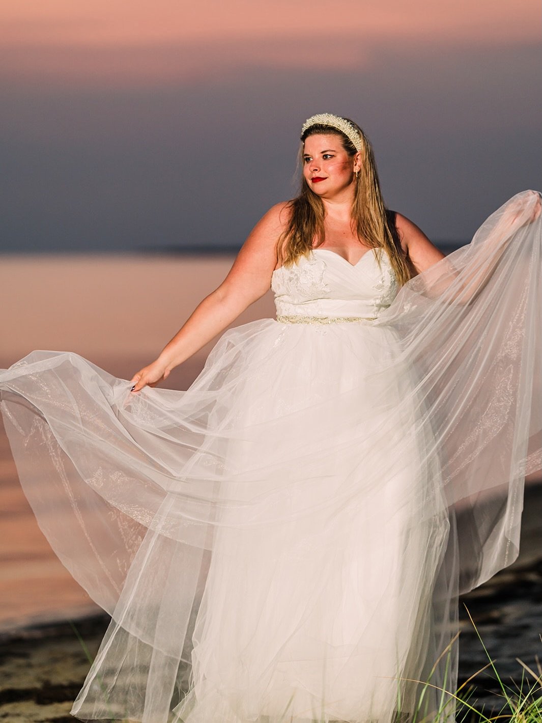 Okay, I&rsquo;m obsessed with both so please help me settle a debate. Land or water? 🌊🏝️ Bridal sessions are too much fun when you have the flexibility to do more and be bold 🫶

#pittsburghweddingphotographer #pittsburghweddingvideographer #outerb