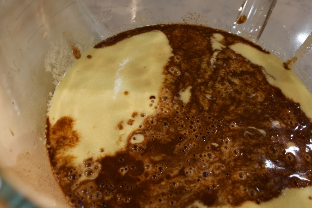  Pour the chocolate-coffee mix into the egg mixture 