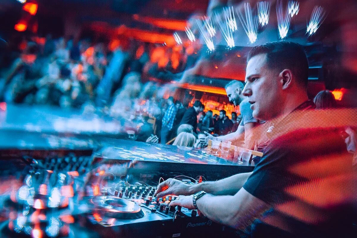 Featuring the bro @therealdjjd and his performance from New Years! Man, I really want to get back to nightlife again. Missing it a lot lately. 
.
.
.
.
.
#partygood #clubvenue #partynightlife #fatalframes5k #bostonparties #clubbinglife #clubphotos #n