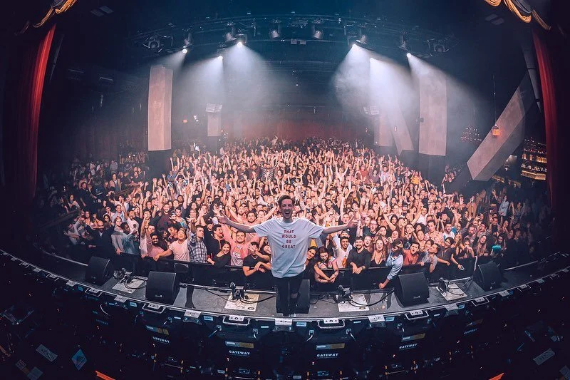 Bring me back to nights like this please 🙏🏼😭
@sigala 
.
.
.
.
.
#crazynight #funnights #housenation #nightlifephotography #partymood #djslife #partymode #clubbin #partyvibes #massachusettsphotographer #itsaparty #clubber #bostonnightlife #dontstop