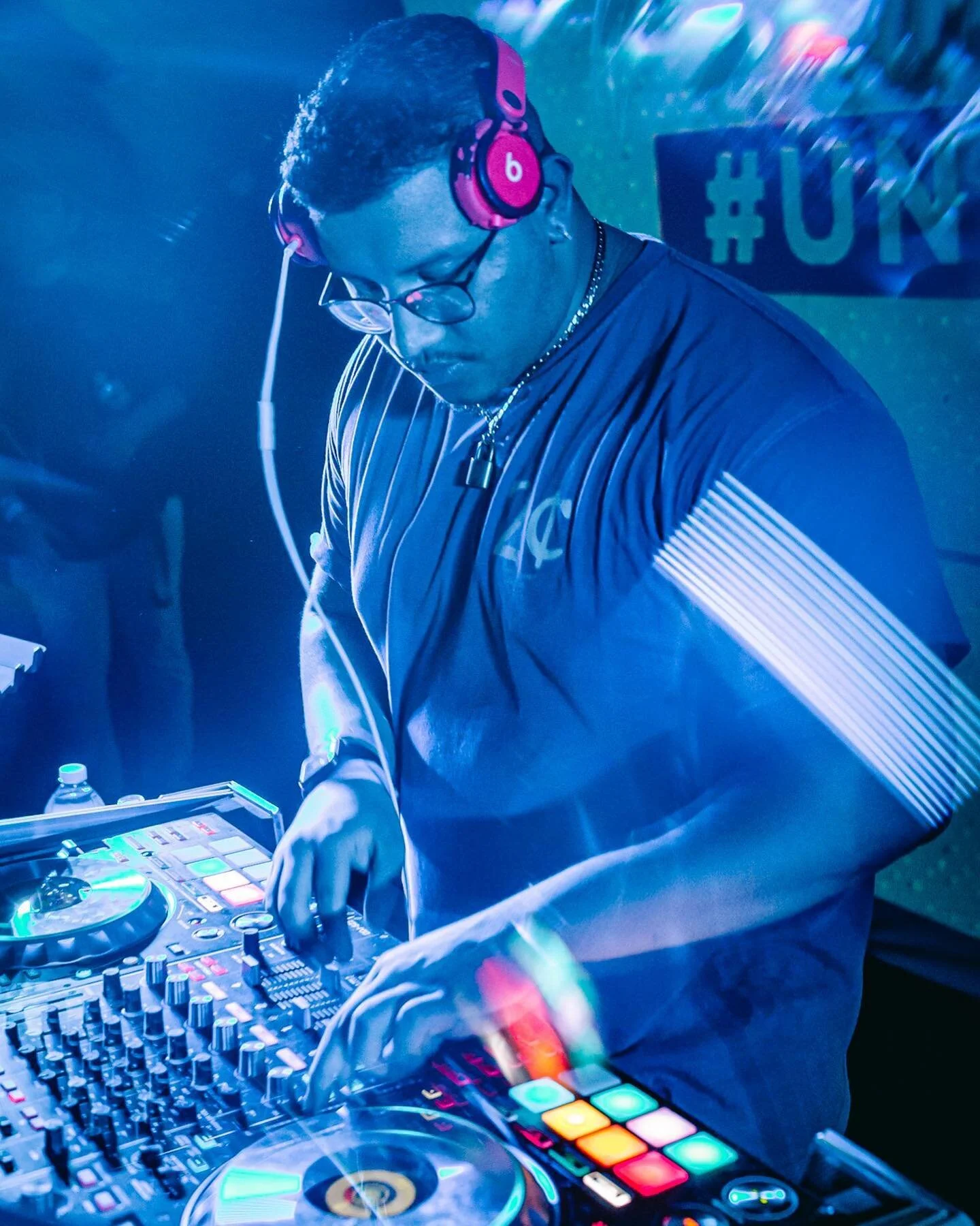 Here&rsquo;s a throwback with @gimmesnax performing for @slackeruniversity 
.
.
.
.
.
#lavishpeople
#nightlifephotos
#partygood
#clubvenue
#hiddengramz
#luxurynightlife
#partycool
#partylatenight
#danceclubs
#bostonparties
#clubbinglife
#f