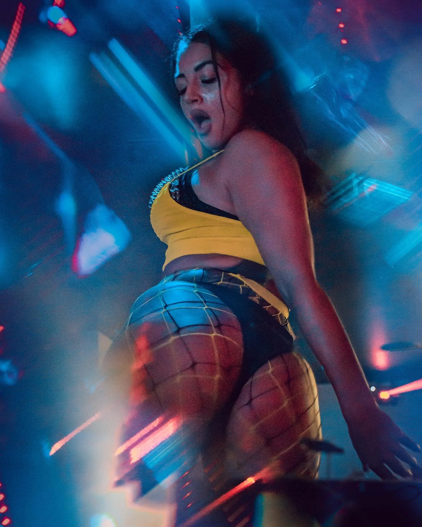 Don&rsquo;t you know, pump it up. You got to pump it up! @ericaeastcoastt in action!
.
.
.
.
.
#clubbingnight #oursecrethidden #iiwiimag #theswaggingchicken #illkillers #featureacreature #projectphotoshop #underatedgrams #hypekillsmag #lensofourlives