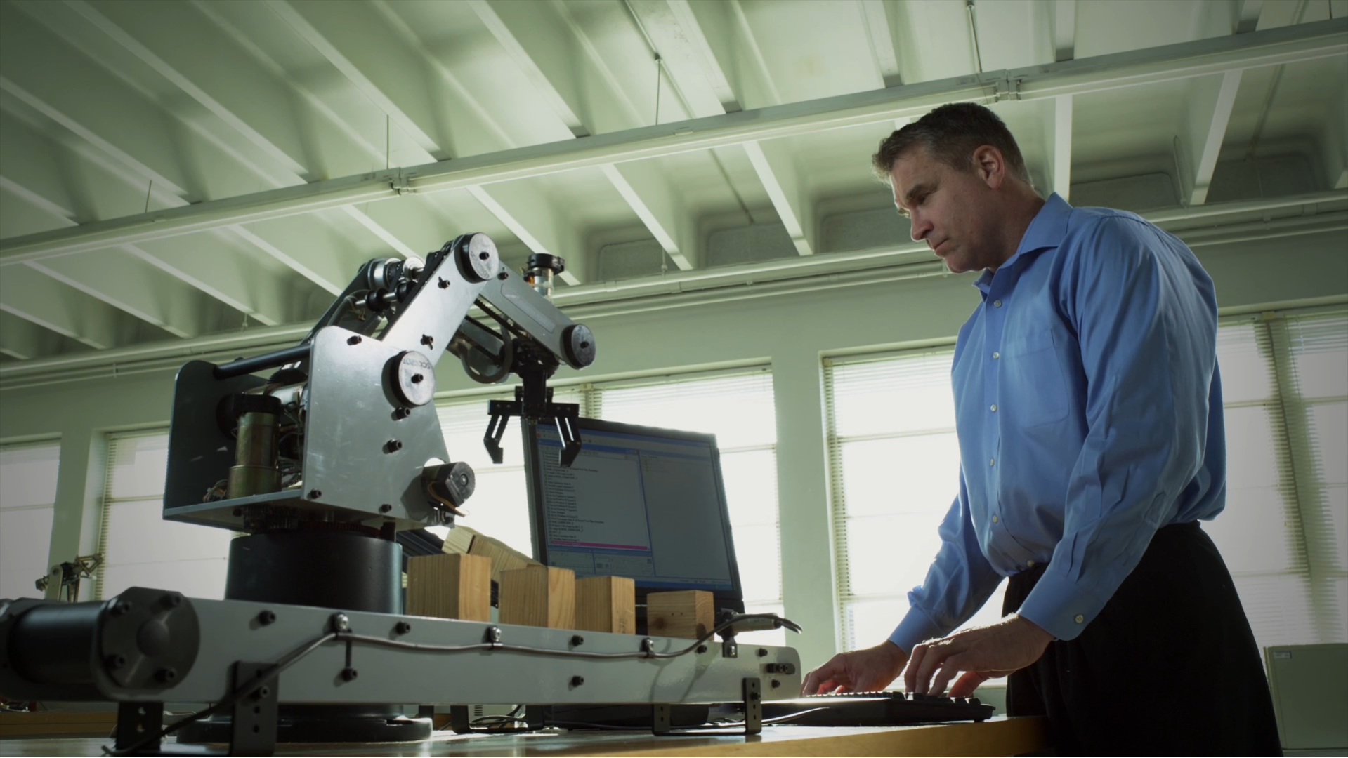 bishop_state_robot_arm_wide0.png