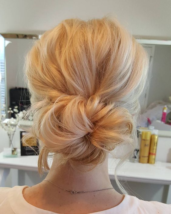 75b68d9acf306c92b7974a98495a575c--hair-buns-prom-hair-bun-low.jpg