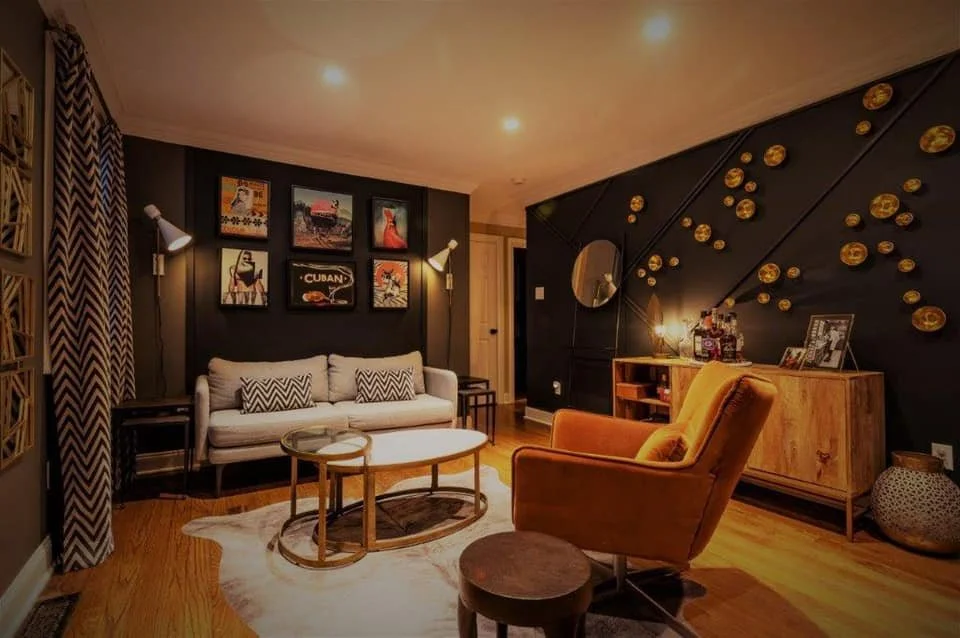 LOUNGE ROOM