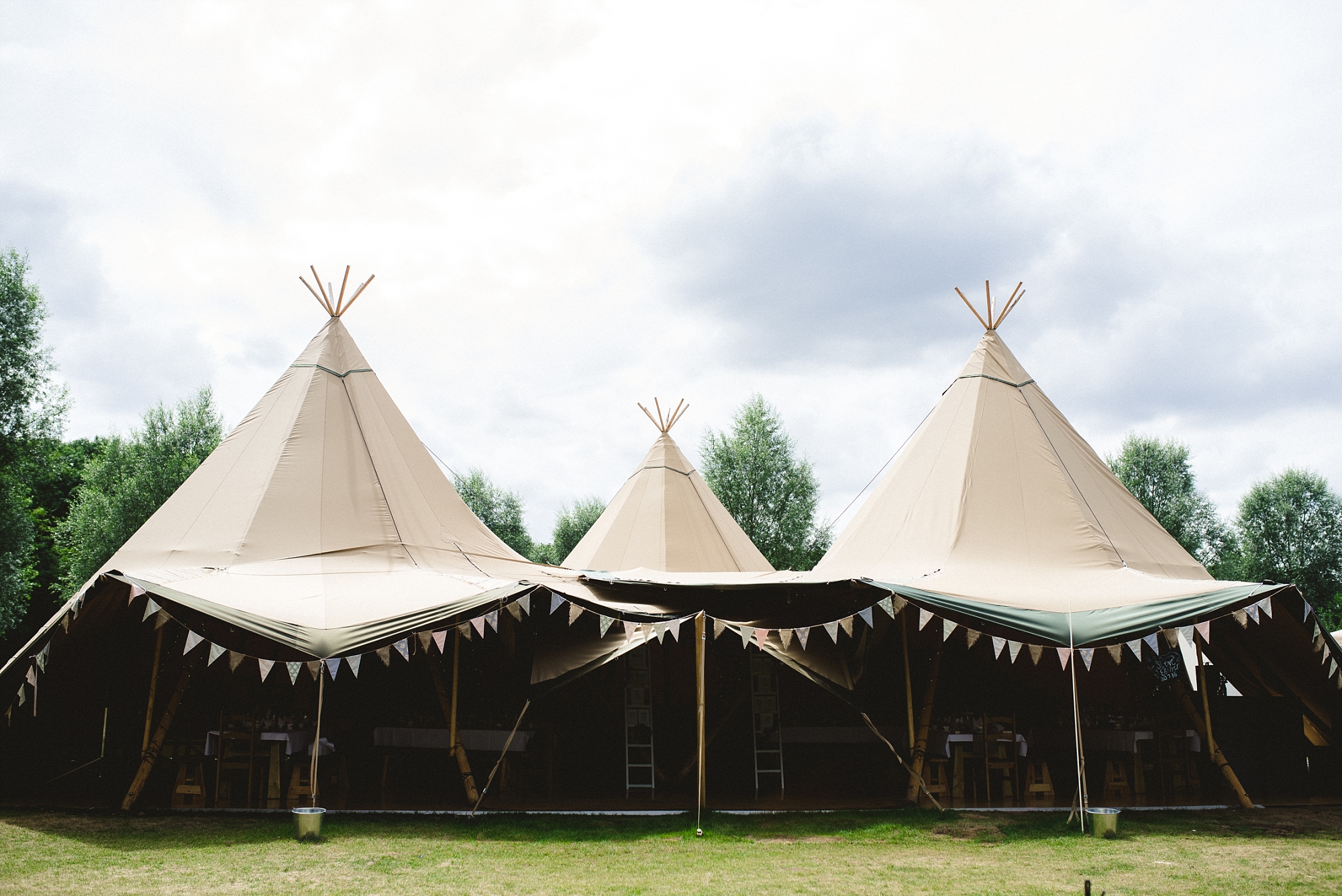 Tipi-Essex-Countryside-Wedding_0022.jpg