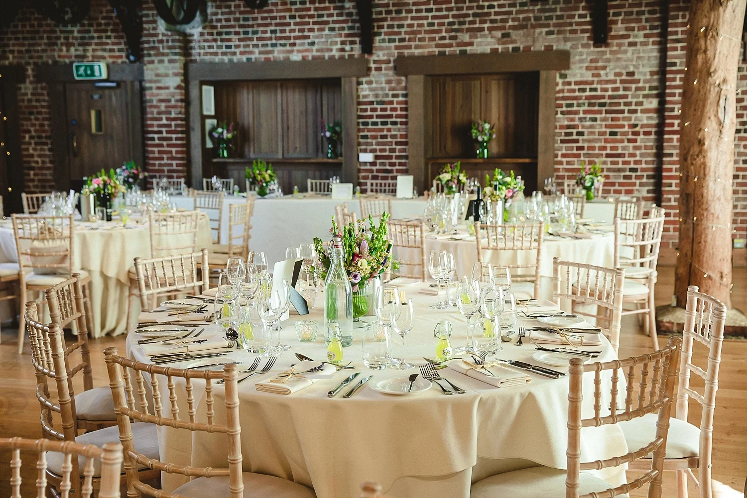Gaynes-Park-Wedding-Photographer_0096.jpg