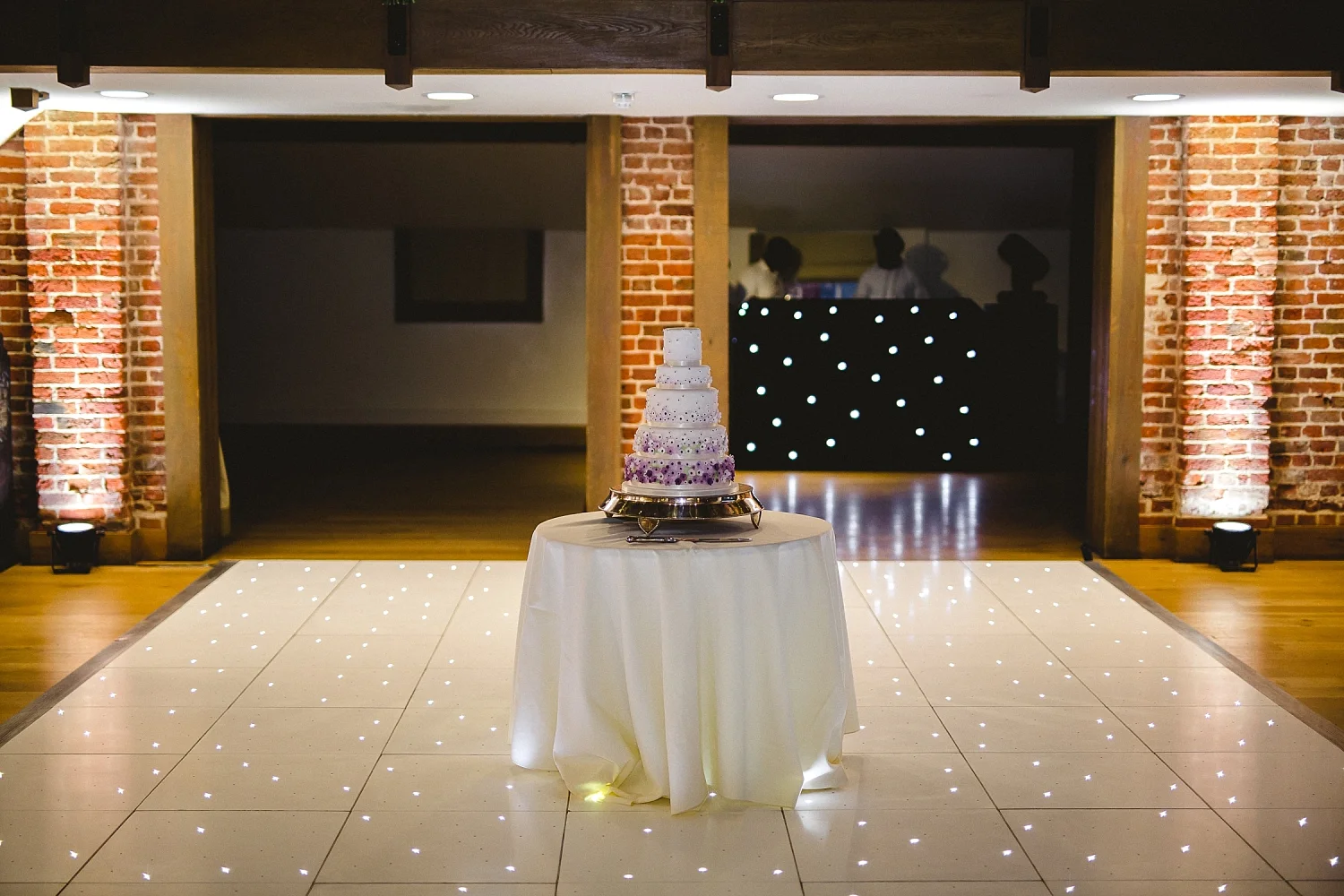 Gaynes Park Wedding Photographer - Cake Cutting