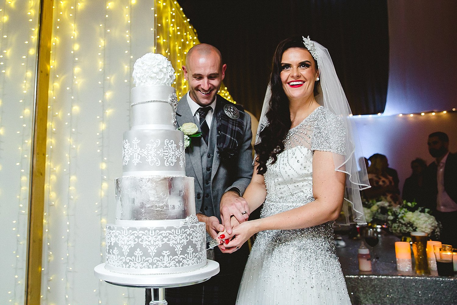 Houchins Wedding Photographer - Cake Cutting