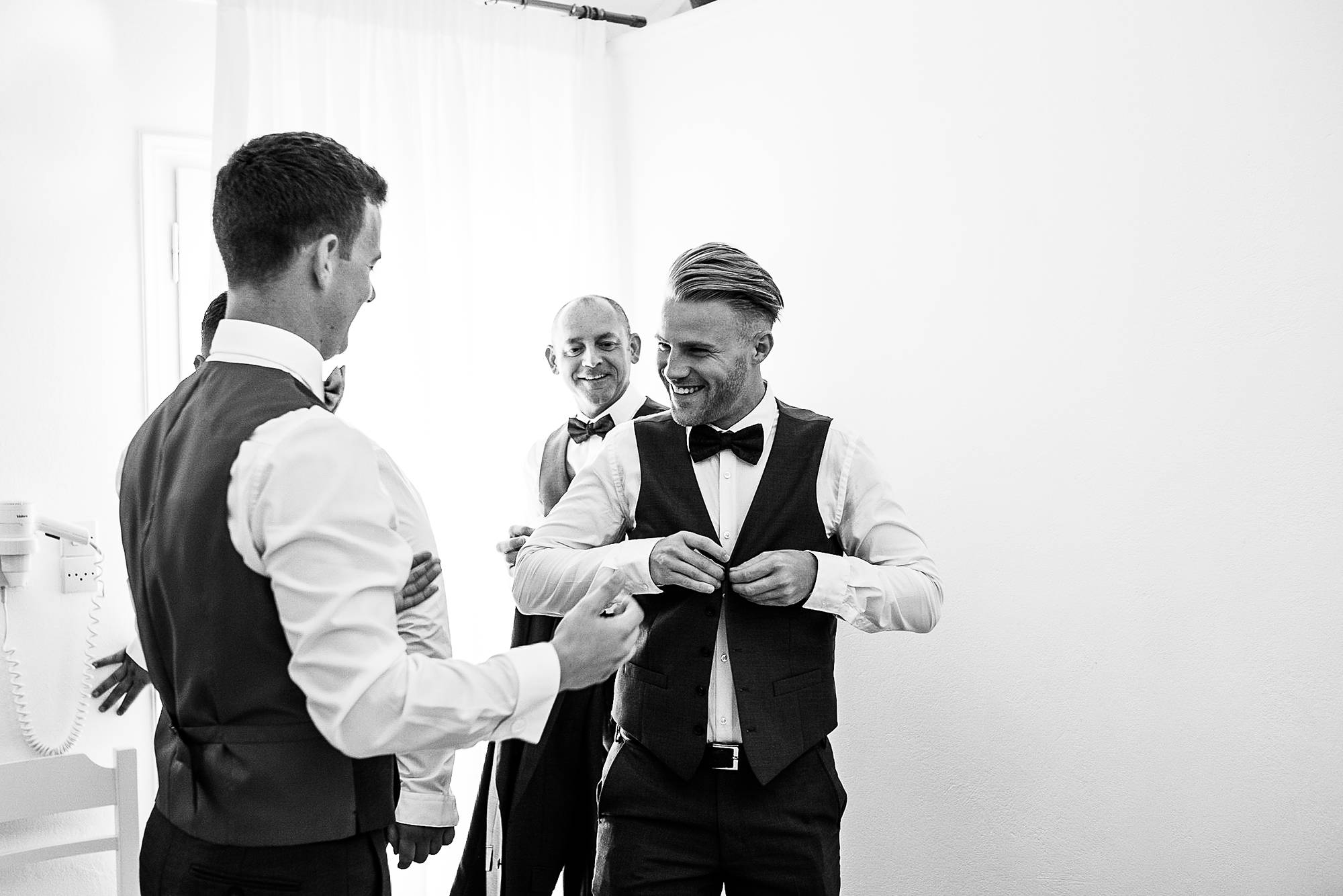 Santorini-Wedding-Photographer-18.jpg