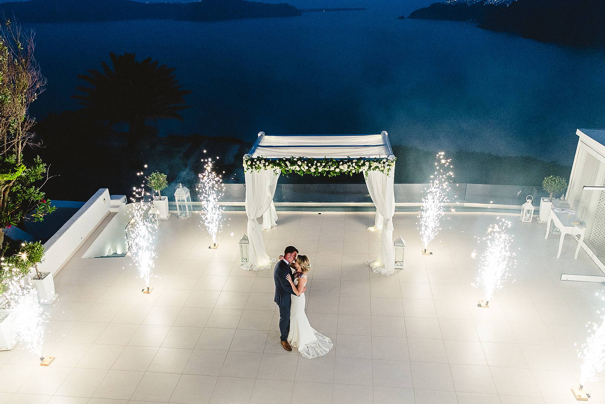 Santorini-Wedding-Photographer-150.jpg