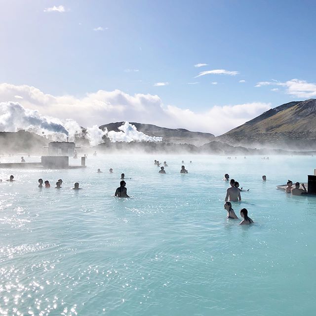 Fading into blue 💙 #bluelagoon #iceland #icelandtravel #instatravel #hotsprings