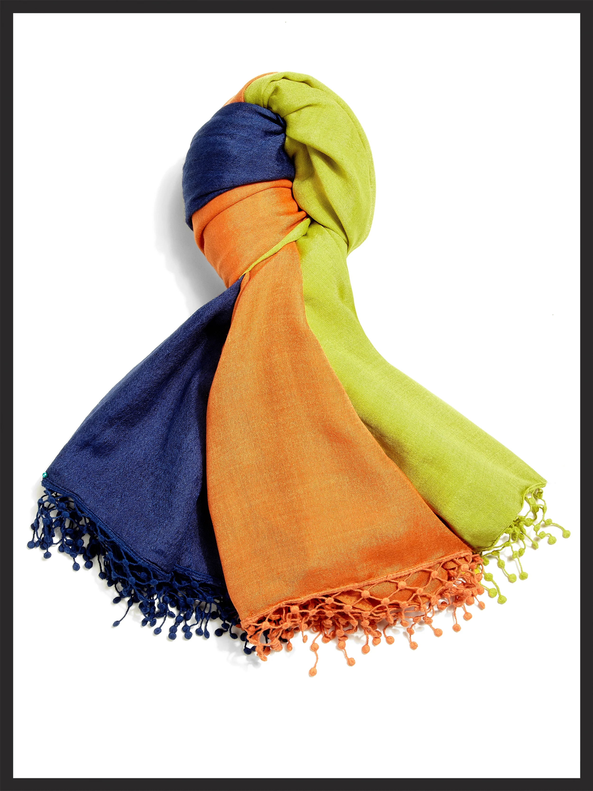 004_100113_OFFFIFTH_EDITORIAL_STILLS_SCARVES.JPG