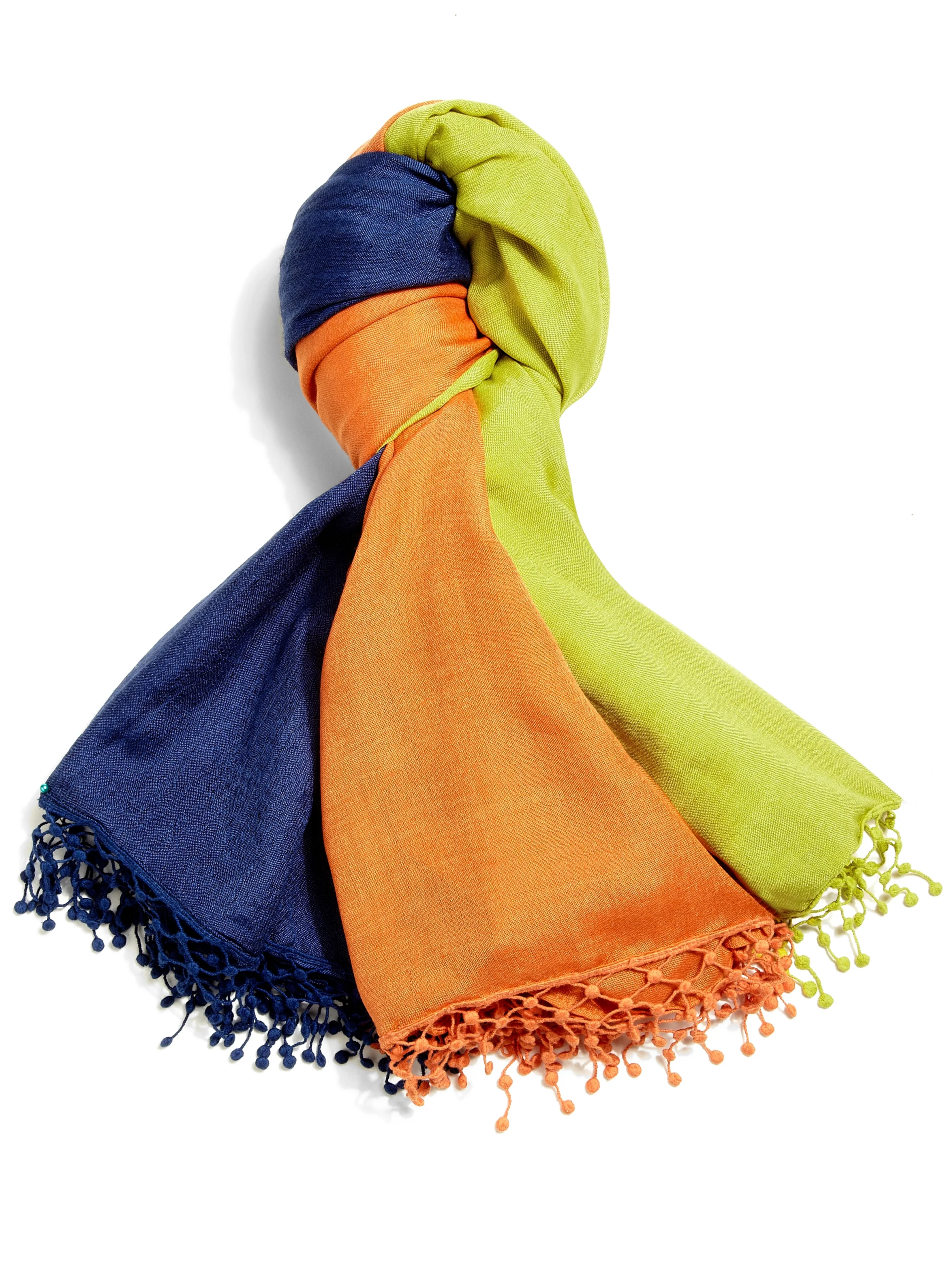 004_100113_OFFFIFTH_EDITORIAL_STILLS_SCARVES.png