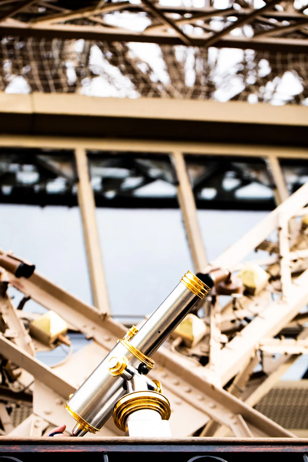 Eiffel Tower Telescope.jpg