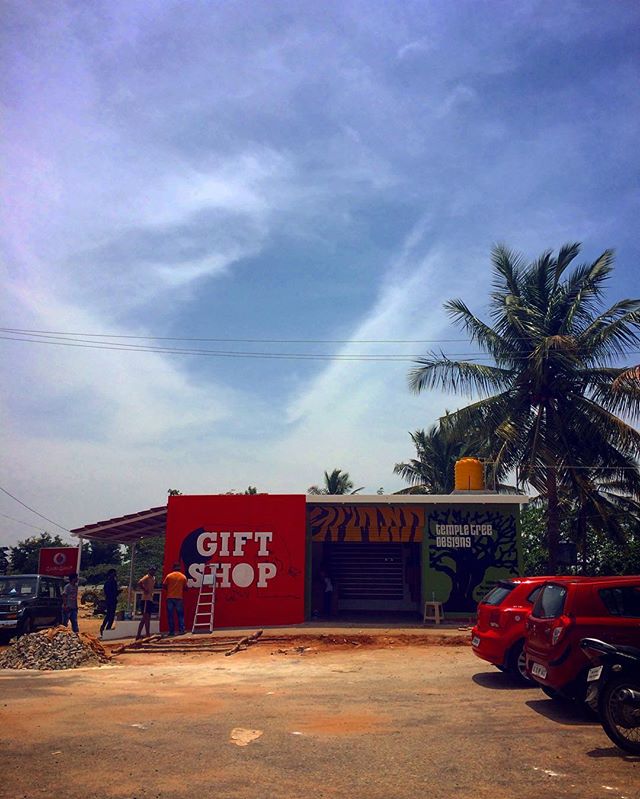 Tiny gift shop 
#red #weekend  #trip #brotrip #kerala