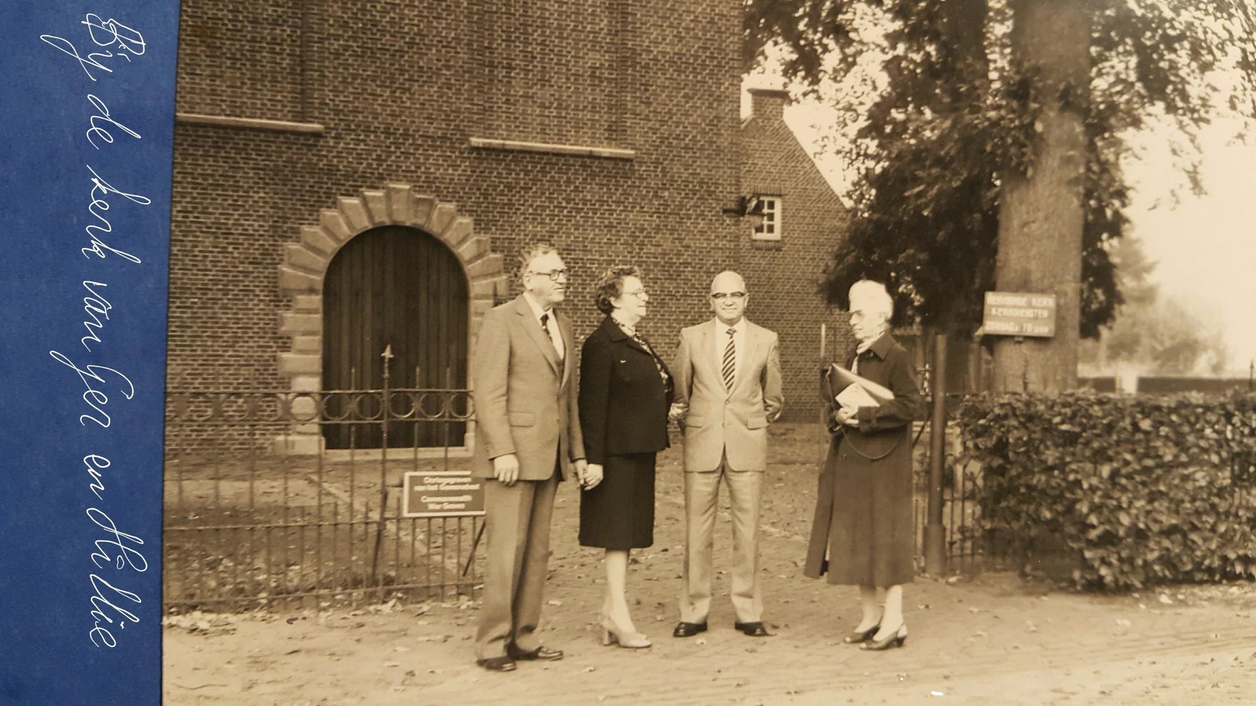 Bij de kerk van Ger en Hillie