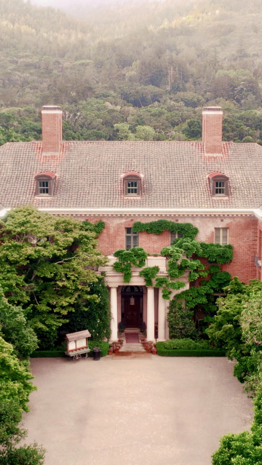 Top 10 Reasons Why Filoli Gardens is the Perfect Setting for Wedding Videographers