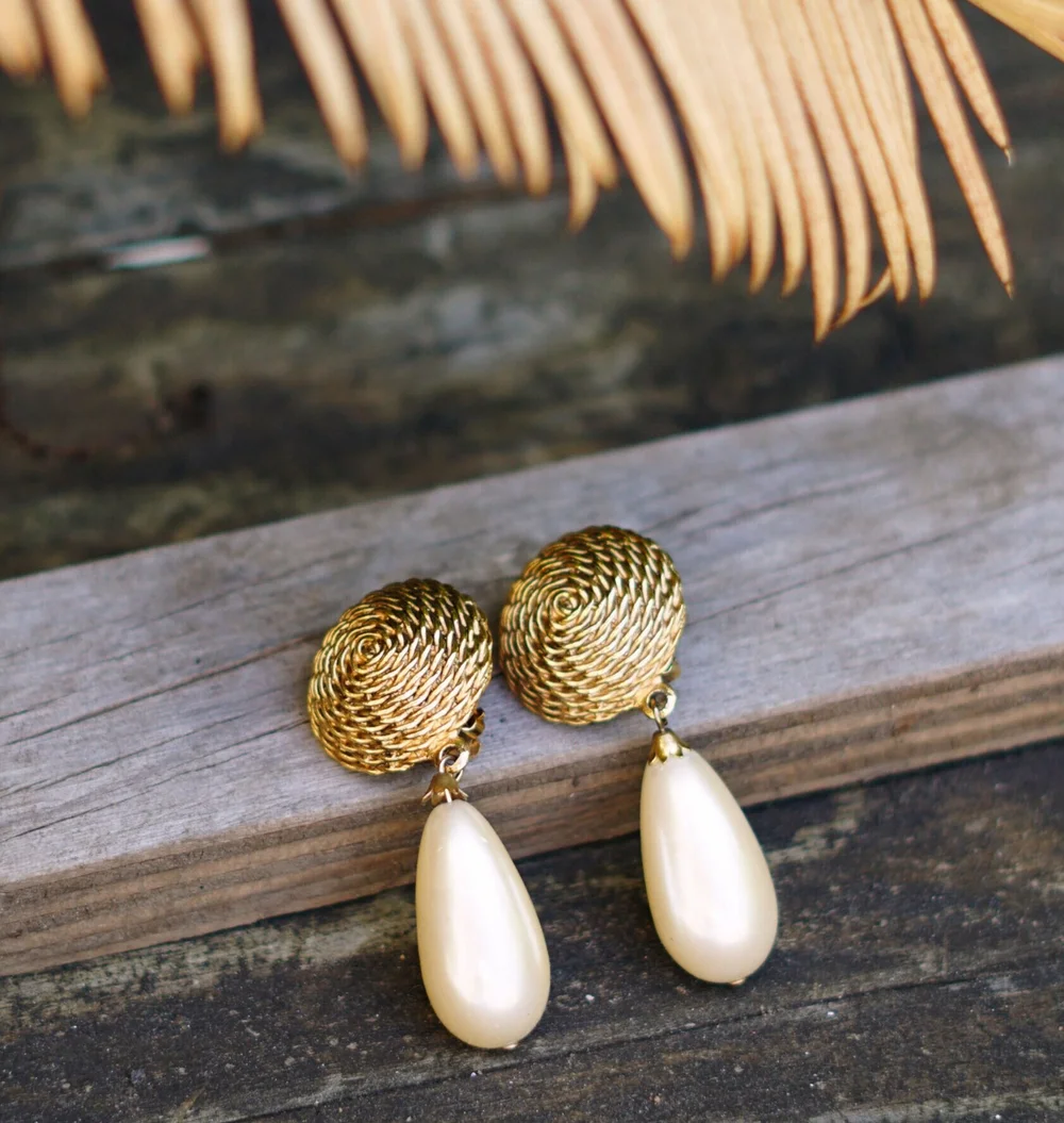 Vintage Pearl Teardrop Clip on Earrings — dem display picture 3