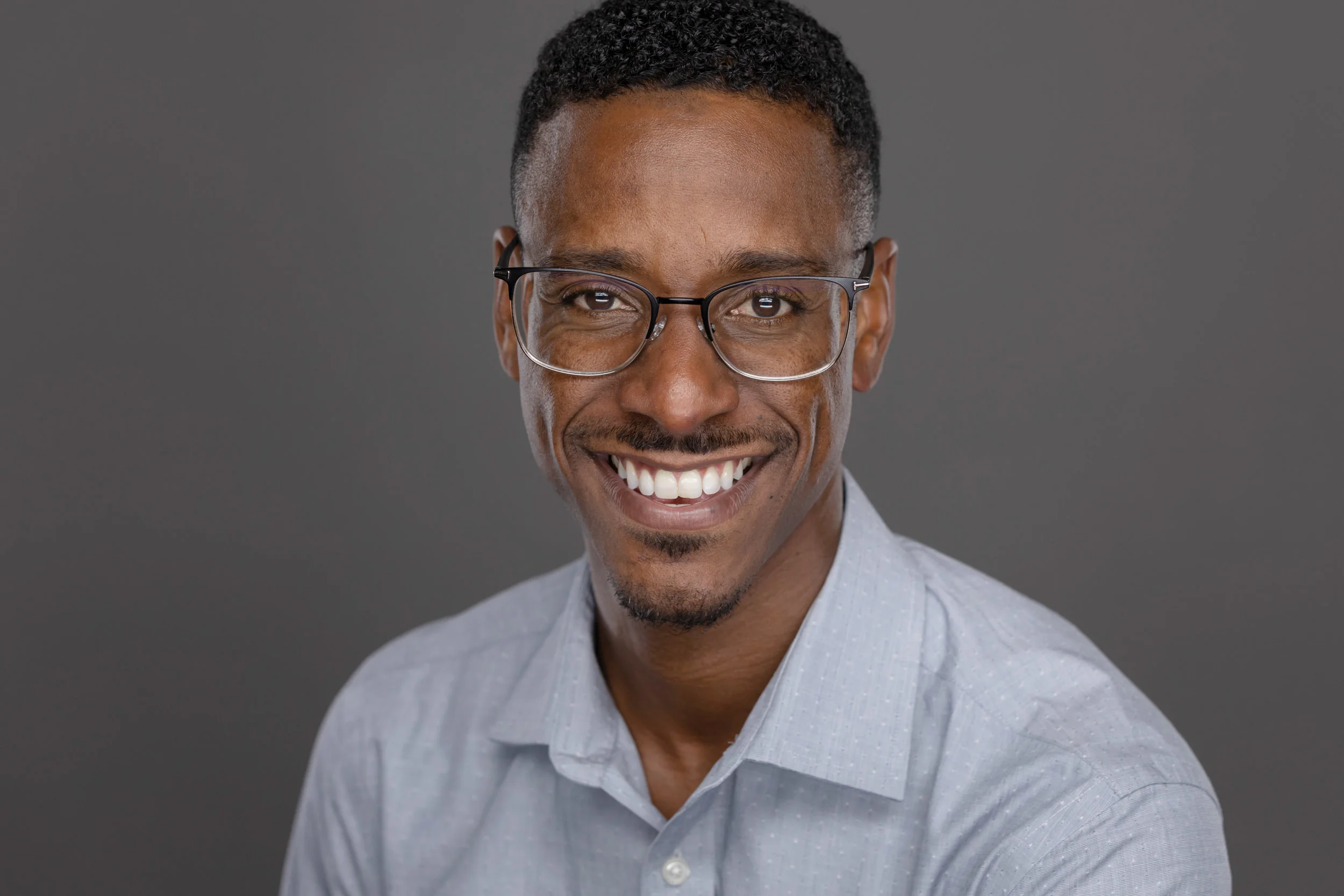 Dion_Headshots_158A4090-Edit.jpg
