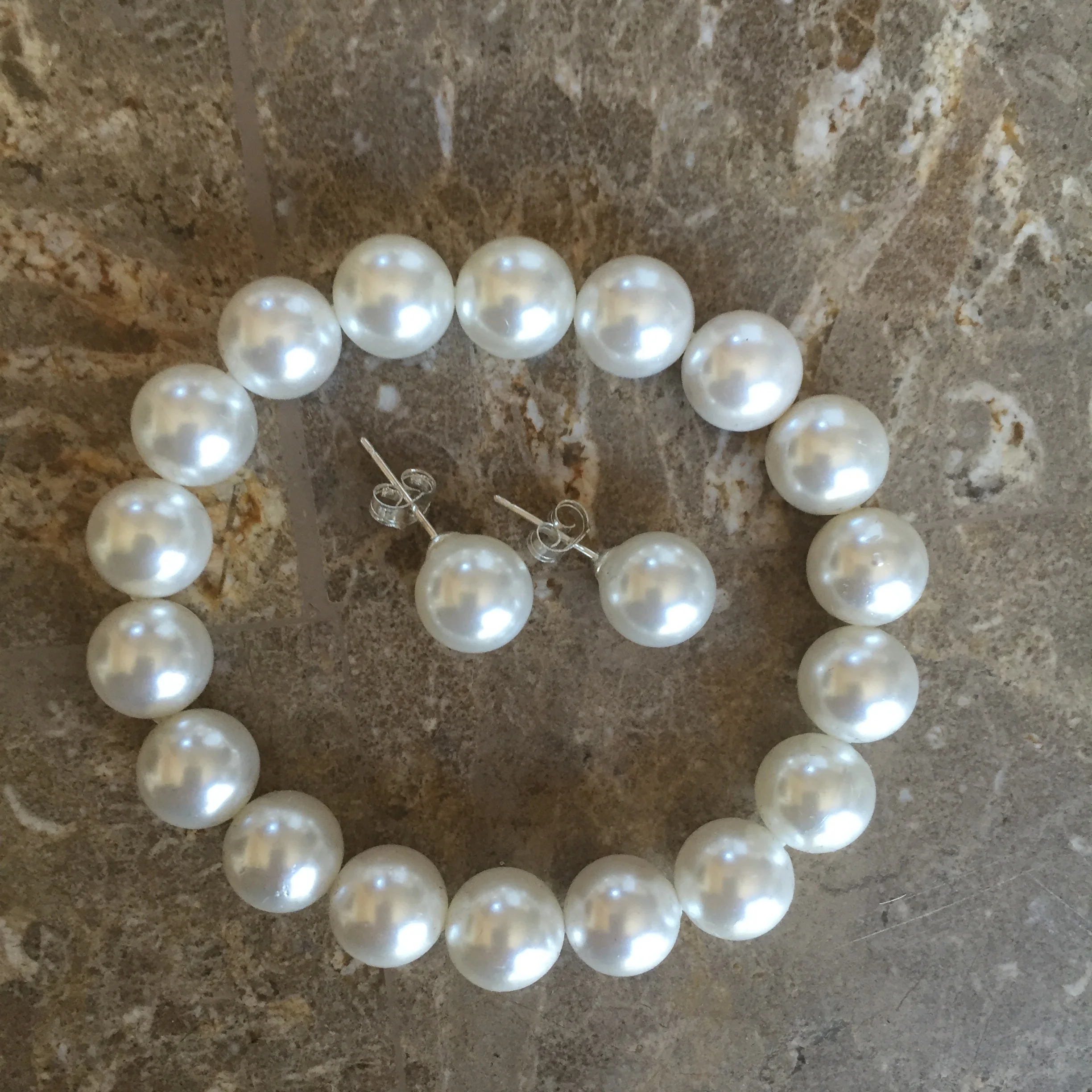 Shell pearl bracelet and earrings set