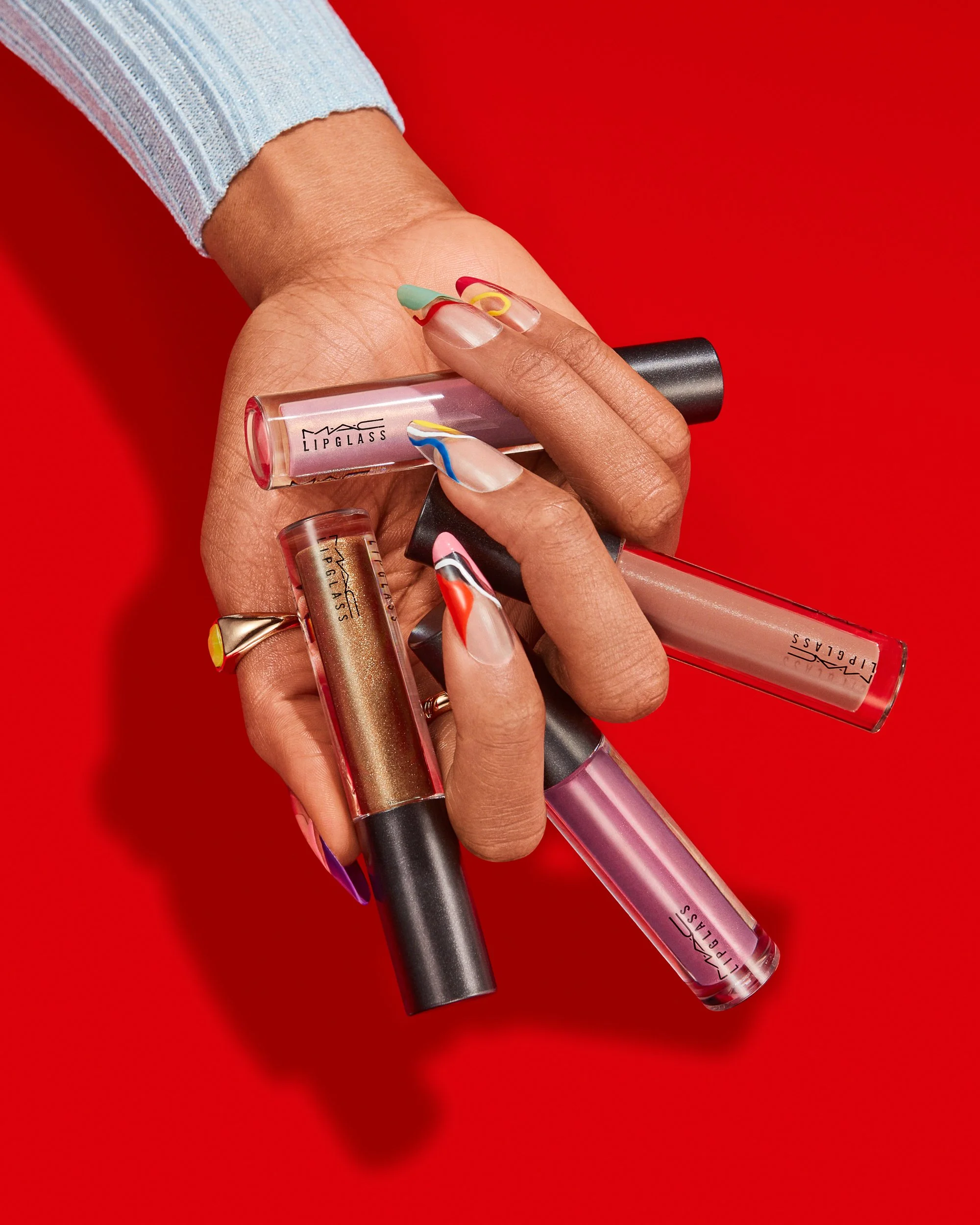 220318 MAC NLD Hand Lipglass 231_3375MAC_i-SILO_ADOBERGB-300dpi.jpg