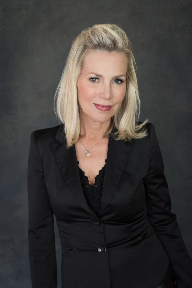 calgary womens glamour beauty professional portrait photographer yyc mortensen photography
