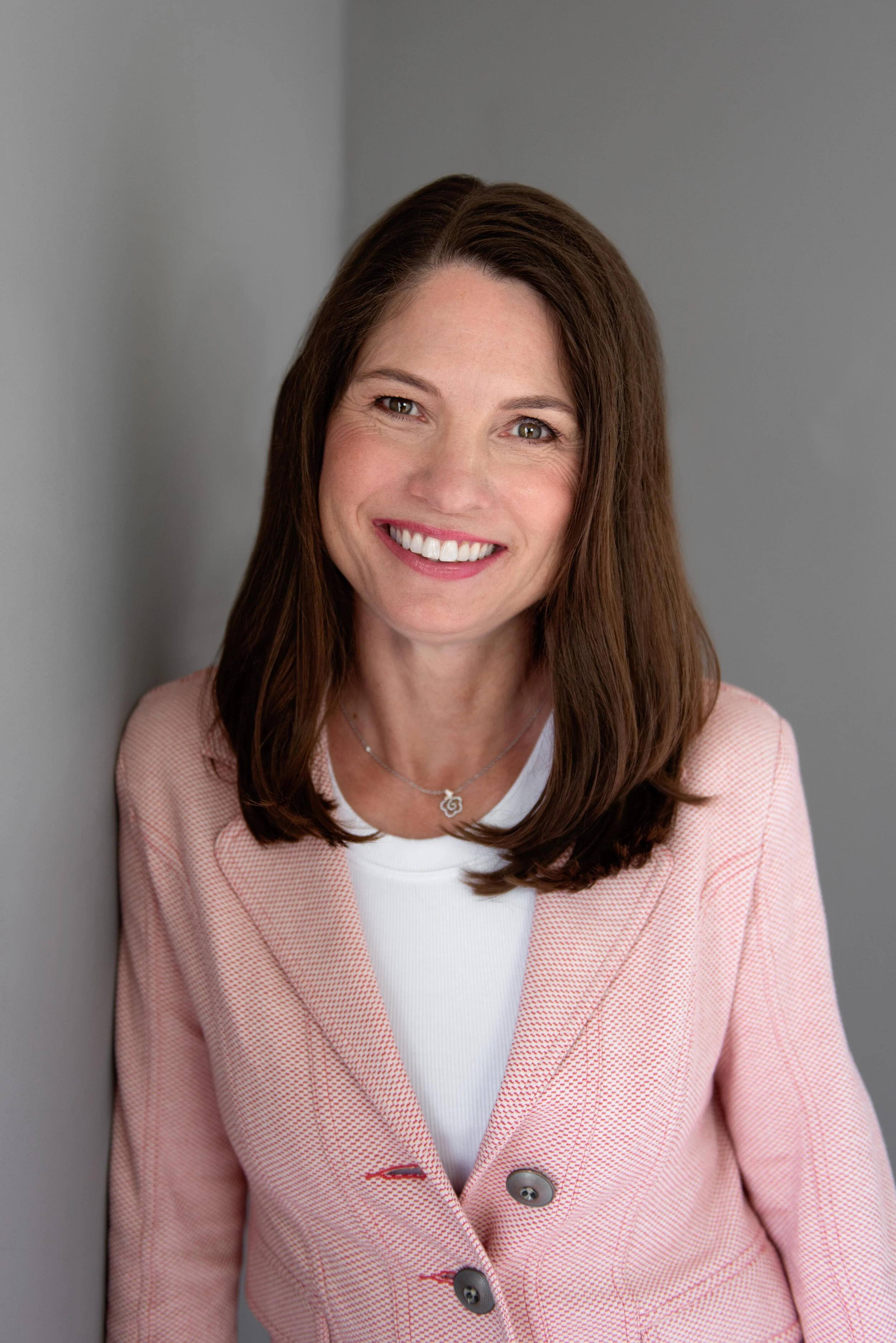 calgary women's professional portrait photographer makeover before and after headshot branding glamour images photography beautycounter clean skincare safe makeup (Copy)