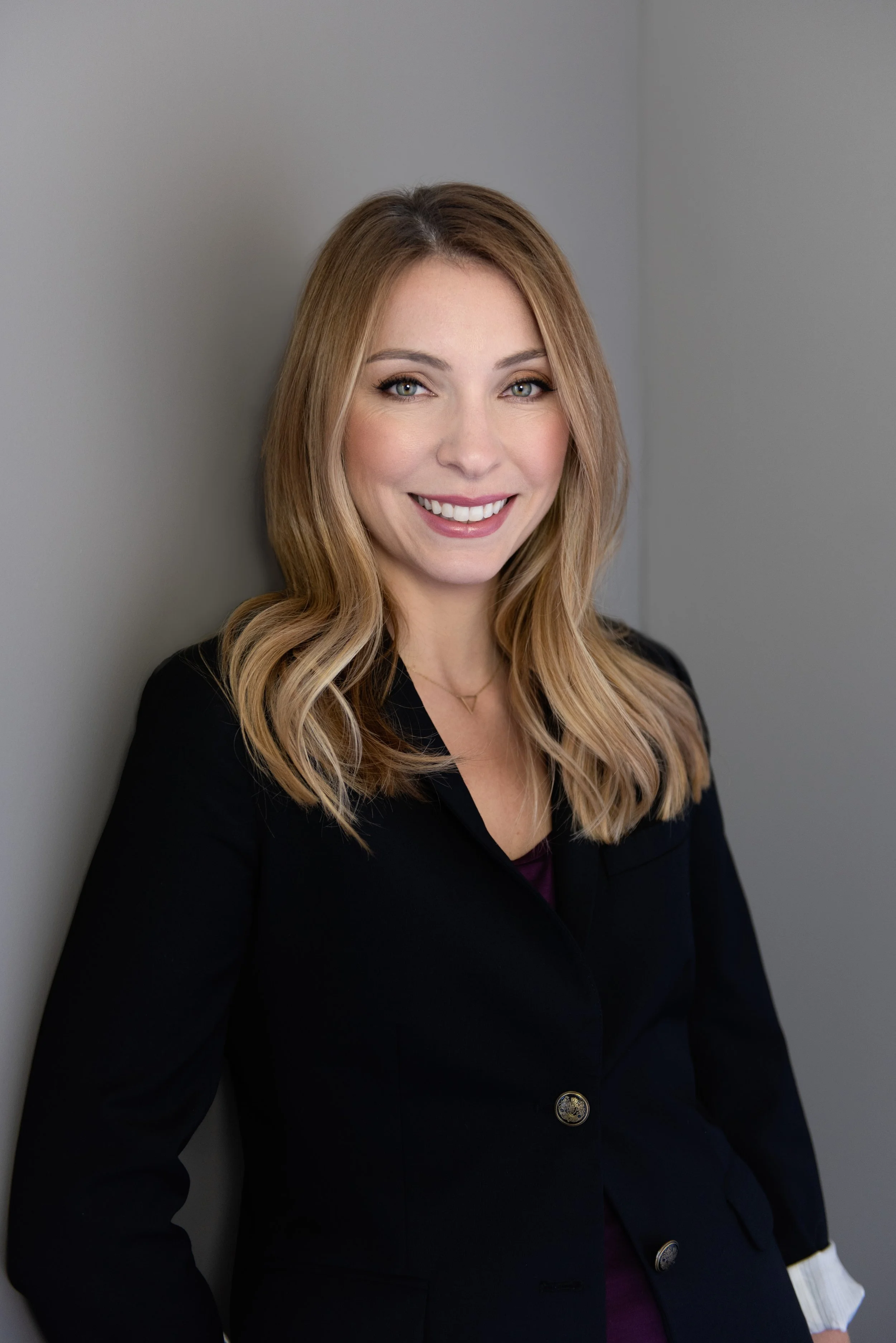 calgary women's professional portrait photographer makeover before and after headshot branding glamour images photography beautycounter clean skincare safe makeup (Copy)