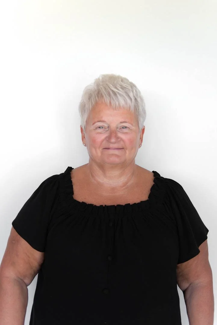 calgary women's professional portrait photographer makeover before and after headshot branding glamour images photography (Copy)