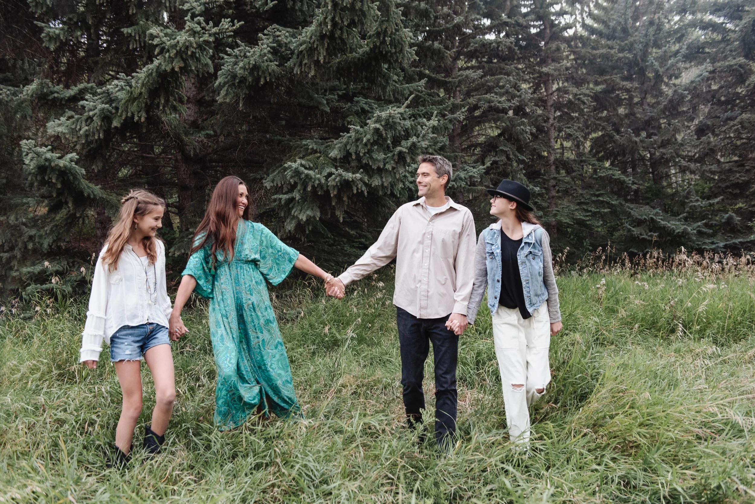 Candid outdoor family photo session Calgary