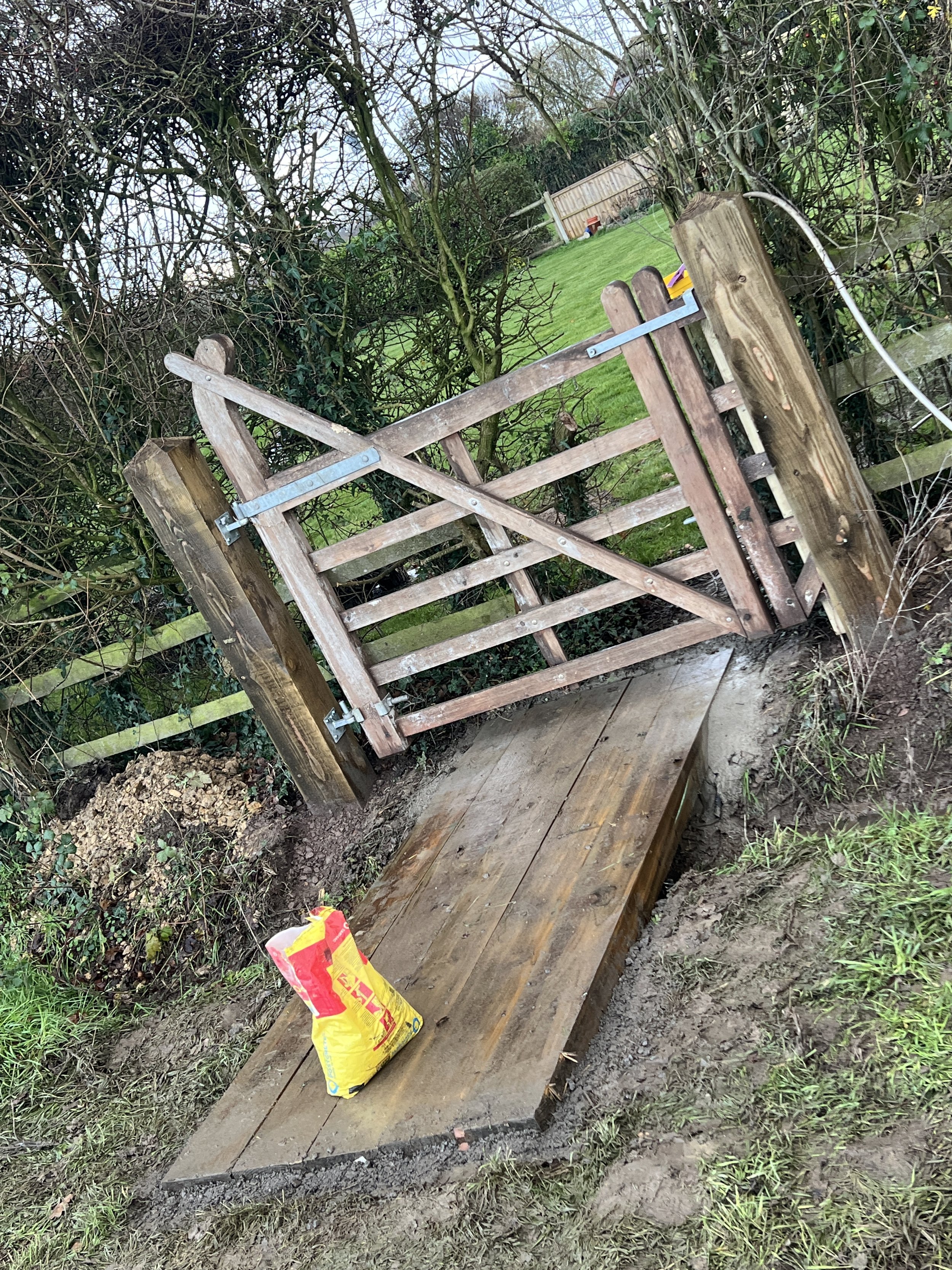 Pine-road-gate-bridge (5).JPG