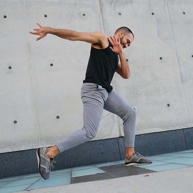 DANCE SCULPT 12:30p (EST) &lsquo;LIVE&rsquo; Today. Same time. Same place (duh). Come sweat and groove w/ me! (Free will donations @Jason-Bayus on Venmo accepted but not expected) 💙
📷 @reneechoiphotography
#dancecardio #onlineworkouts #iglive #swea